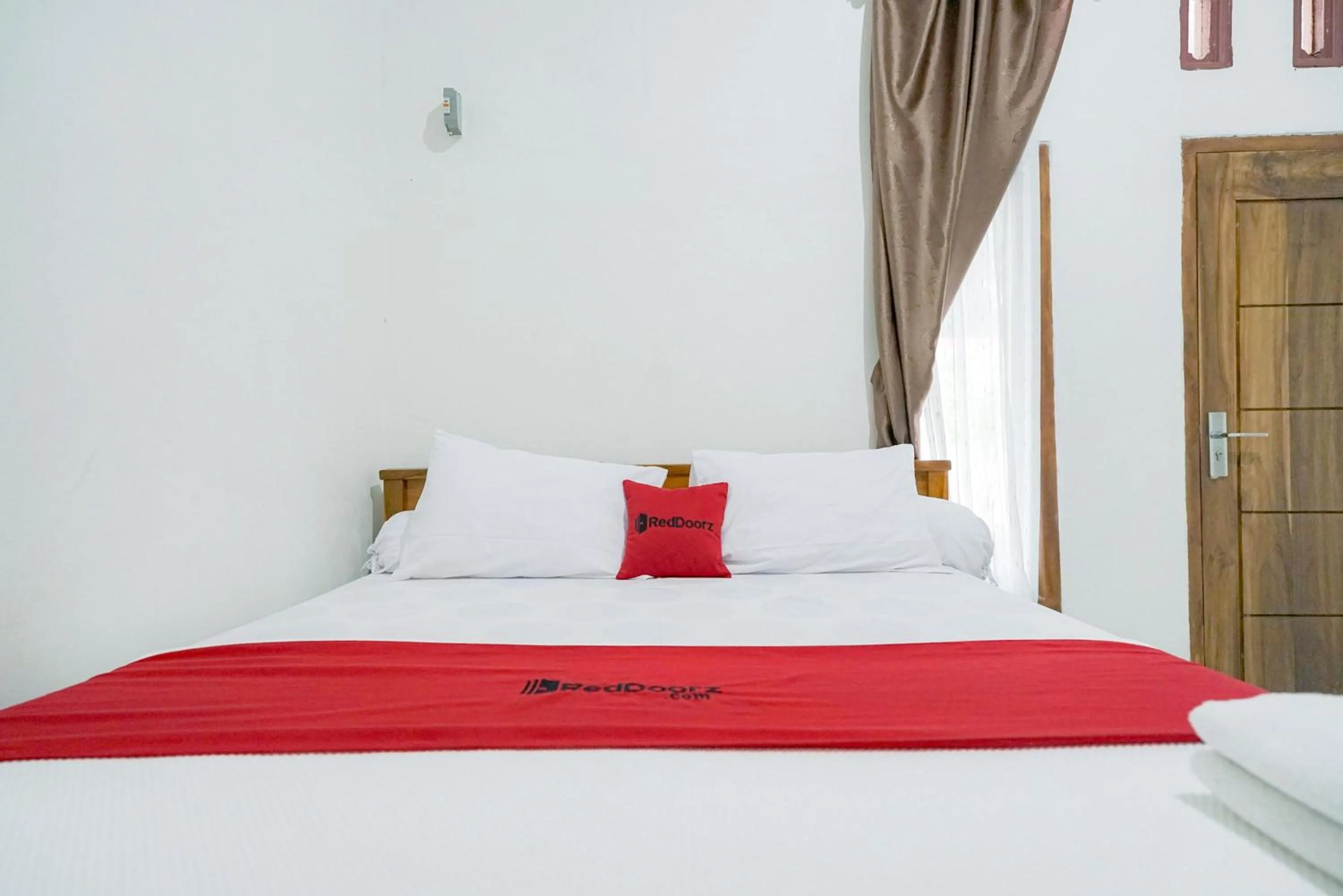 Bedroom, Bed in RedDoorz @ Seputih Jaya Lampung
