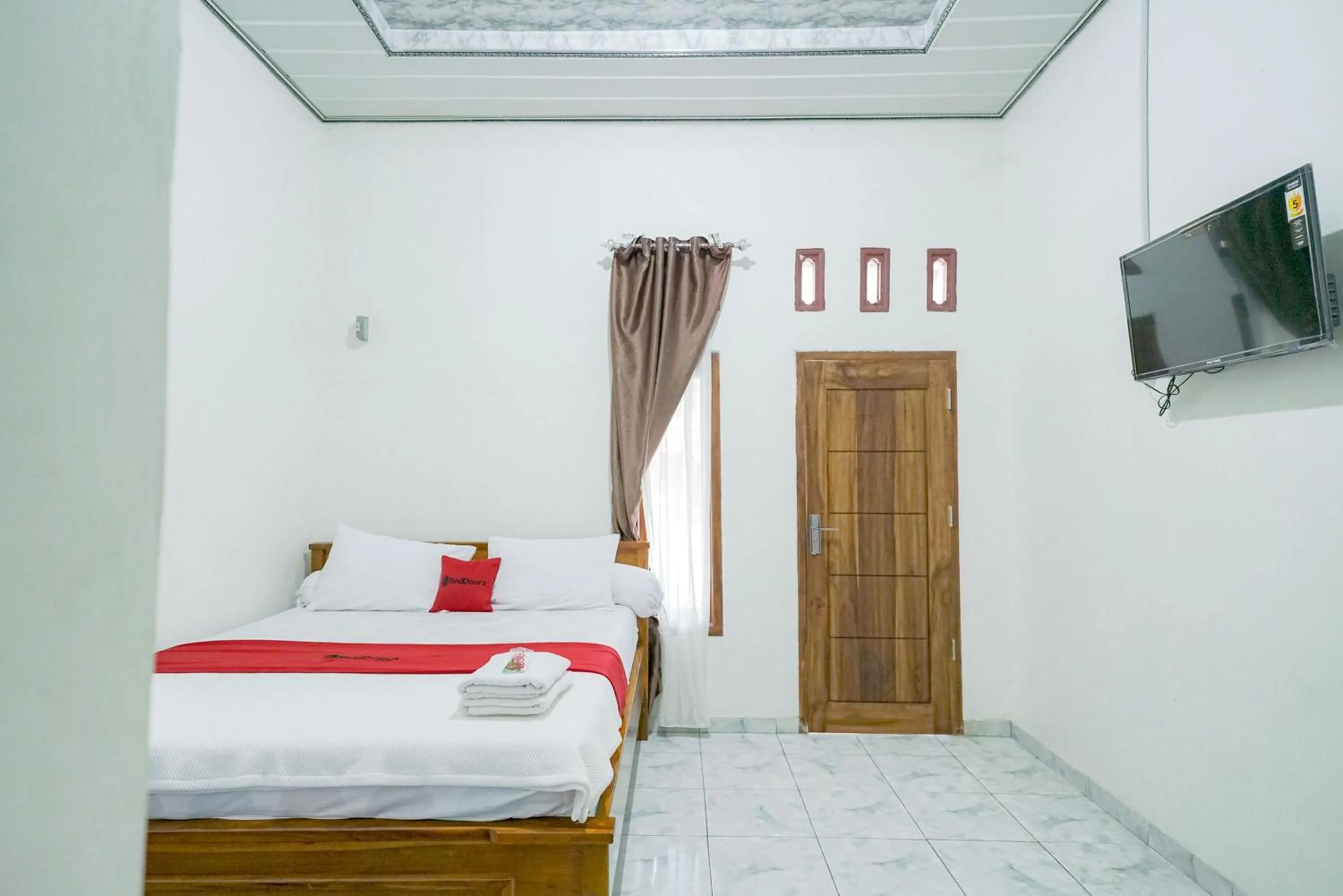 Bedroom, Bed in RedDoorz @ Seputih Jaya Lampung