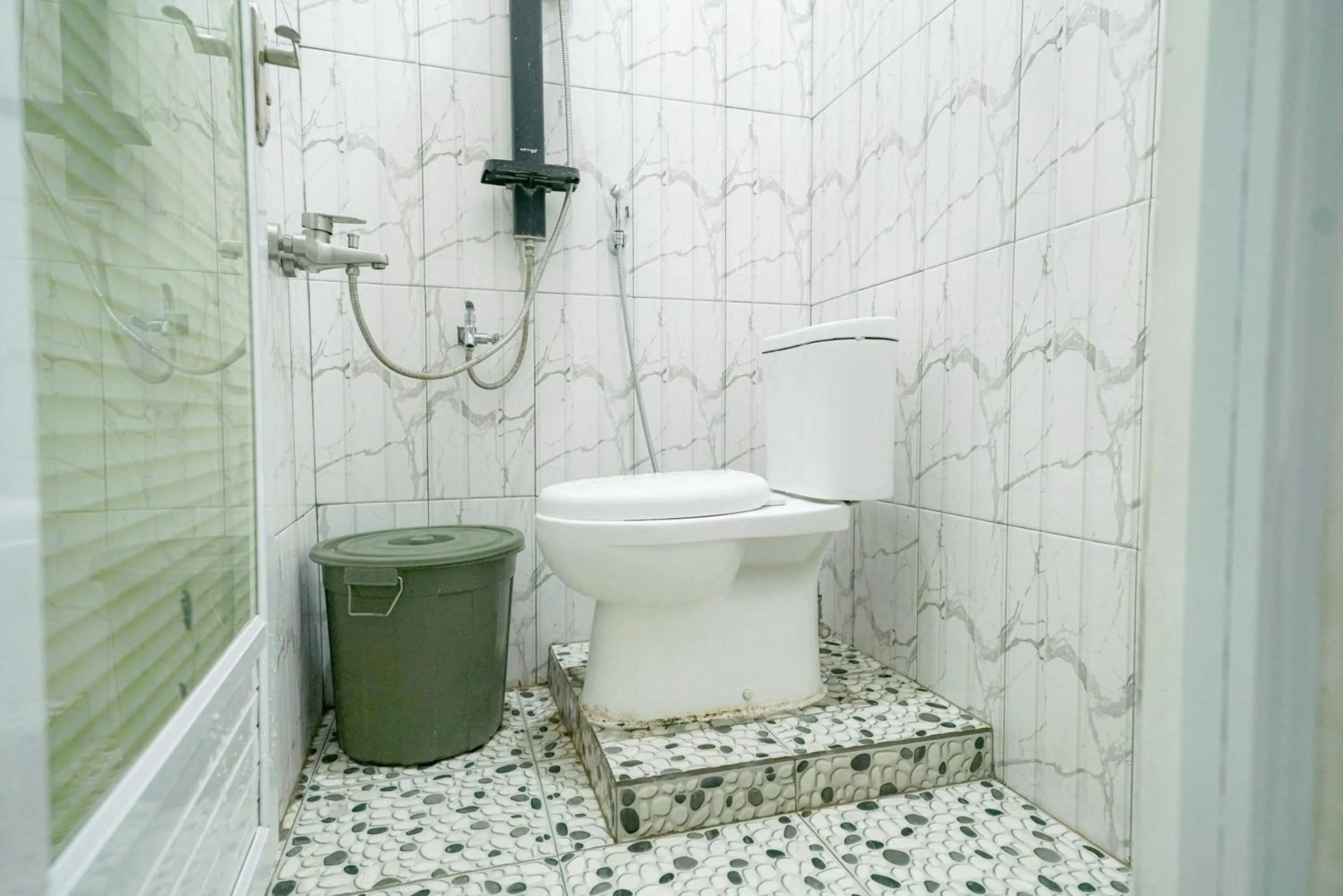 Bathroom in RedDoorz @ Seputih Jaya Lampung