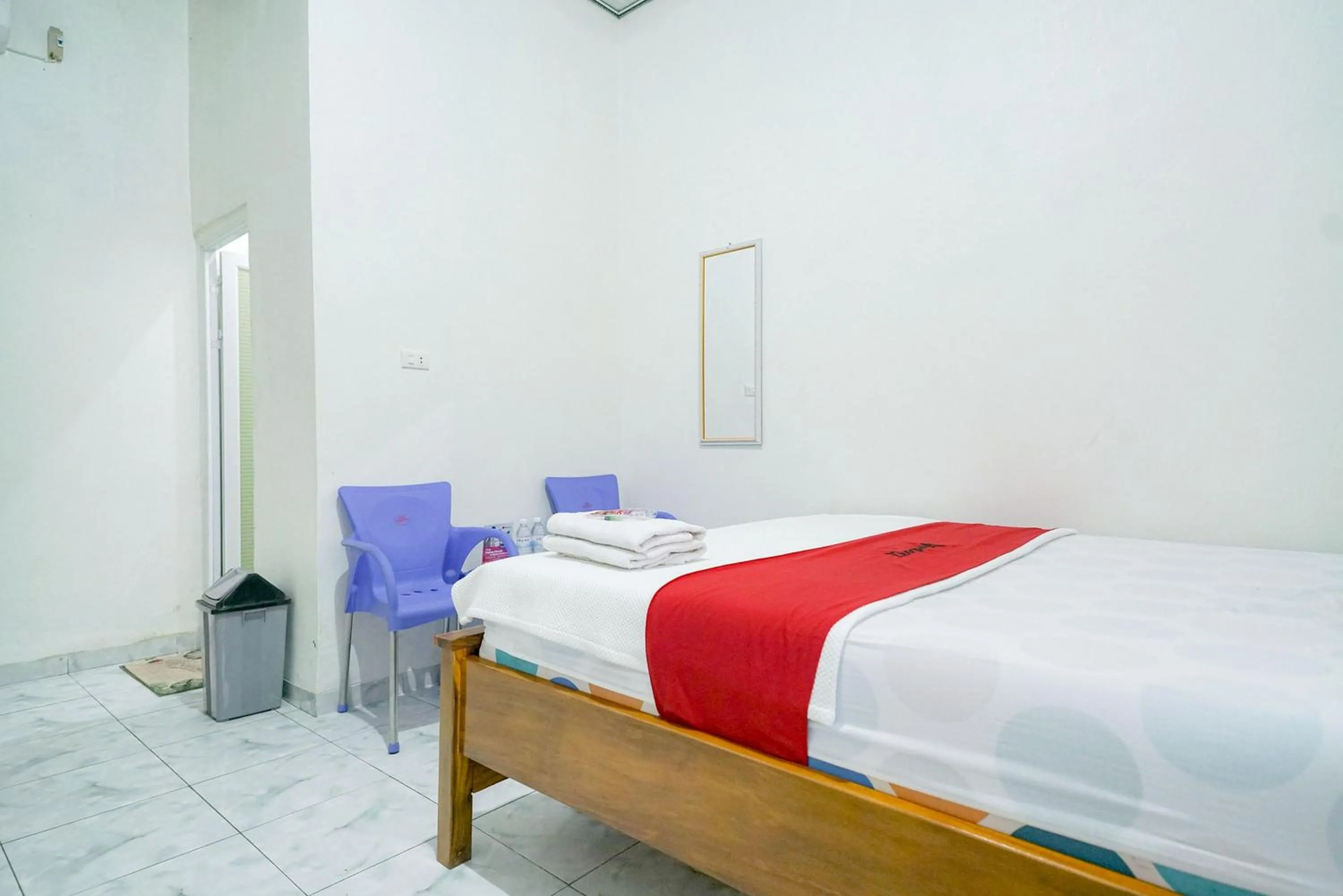 Bedroom, Bed in RedDoorz @ Seputih Jaya Lampung