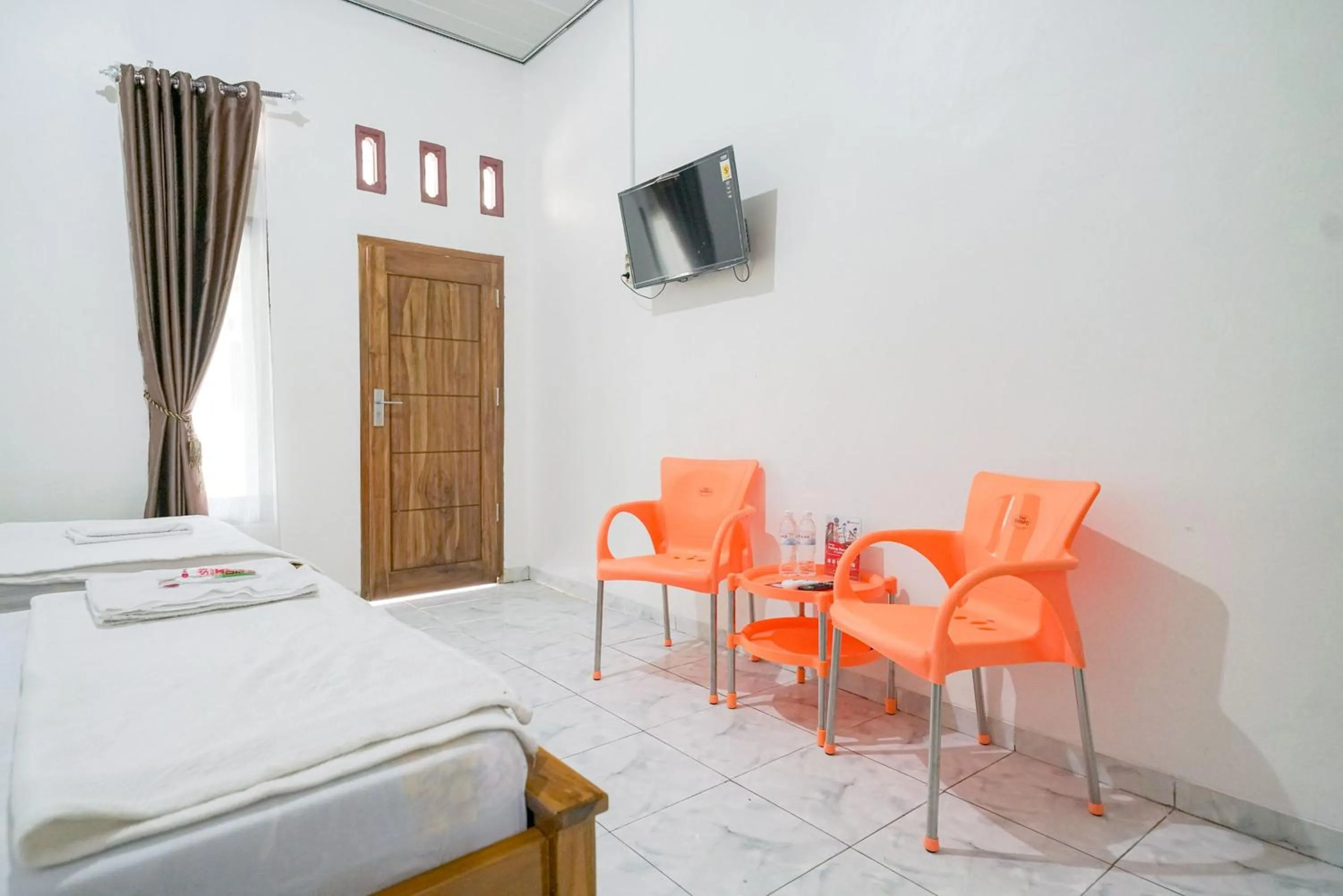 Bedroom, Bed in RedDoorz @ Seputih Jaya Lampung