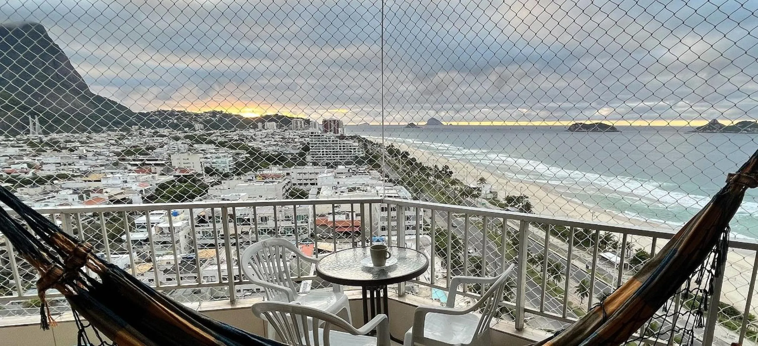 Balcony/Terrace in Rental Home Barra Palace Vista para o mar