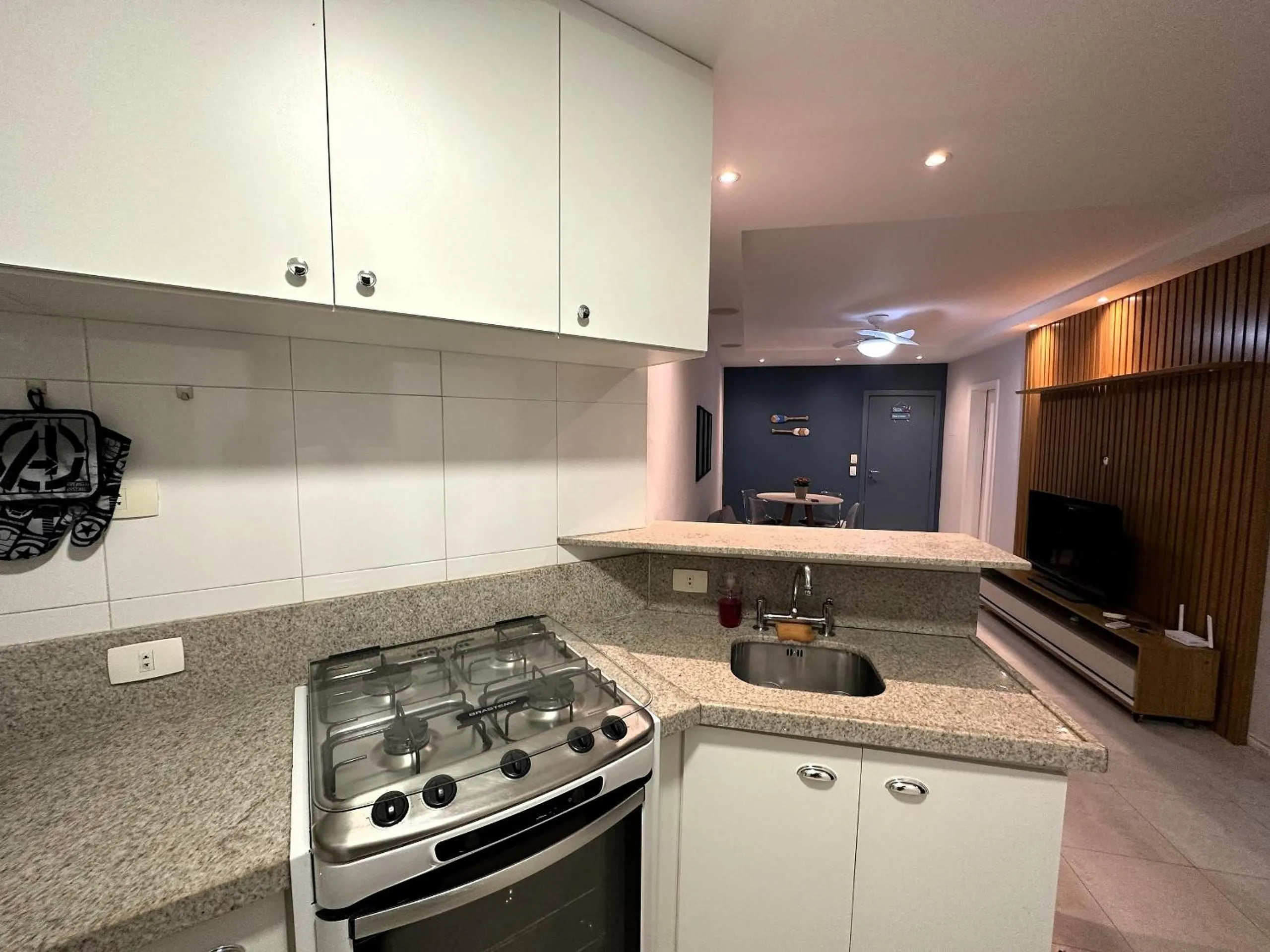 Kitchen or kitchenette in Rental Home Barra Palace Vista para o mar