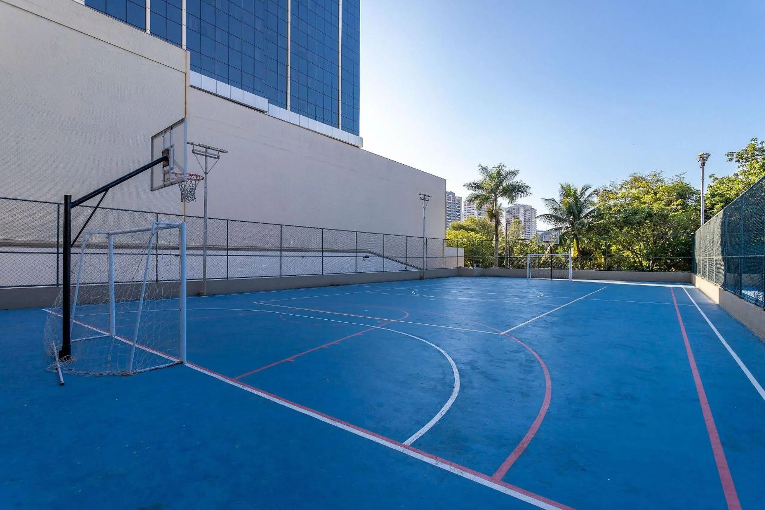 Tennis court in Rental Home Barra Palace Vista para o mar