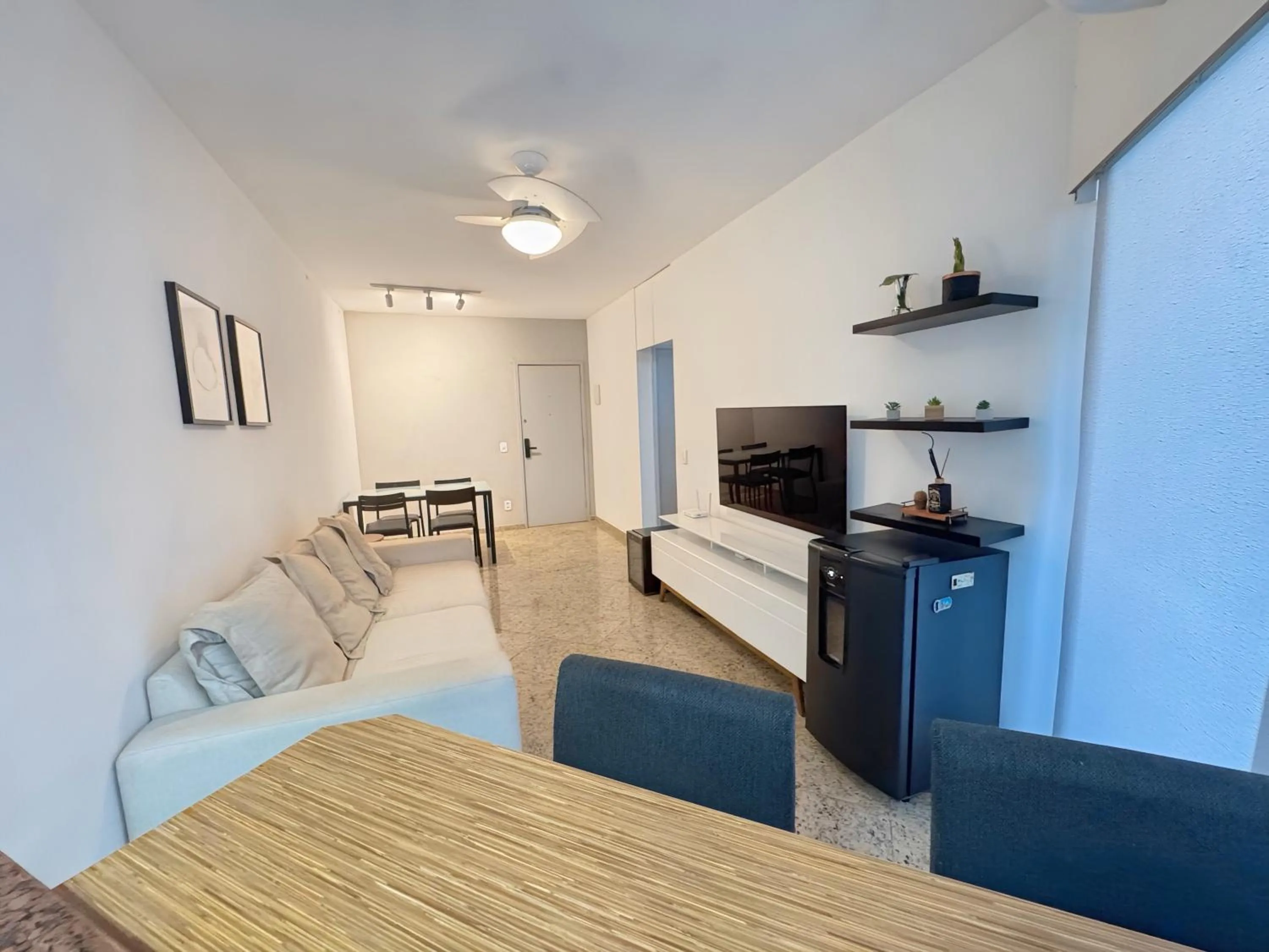 Living room, Bed in Rental Home Barra Palace Vista para o mar