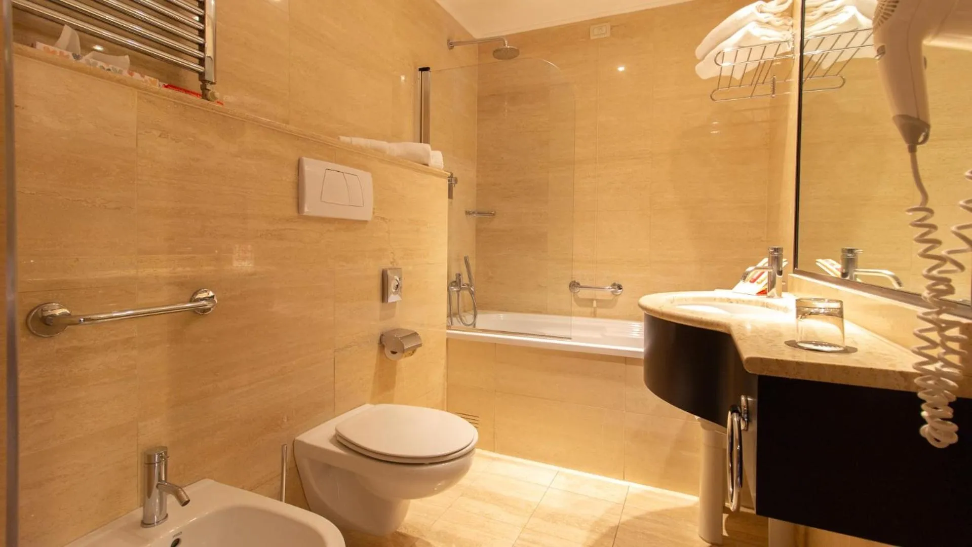 Bathroom in Antony Palace Hotel - Venice Airport