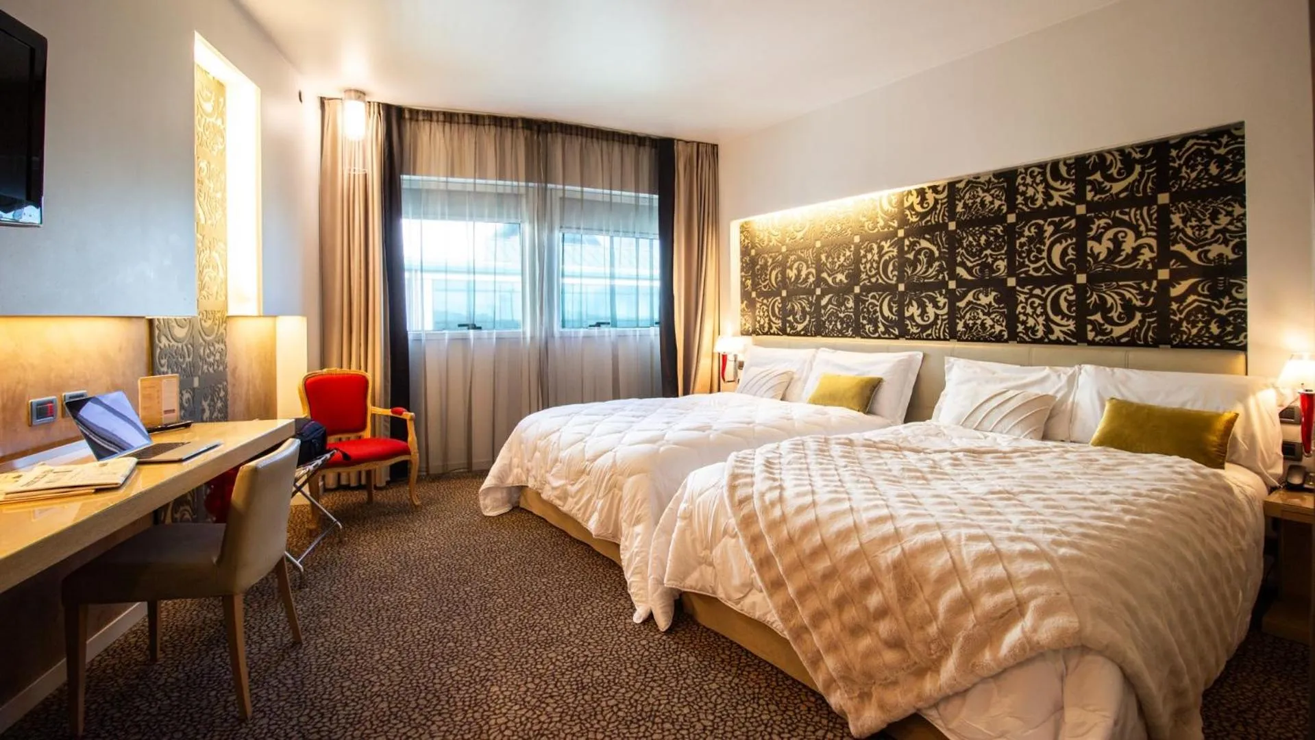 Bedroom, Bed in Antony Palace Hotel - Venice Airport