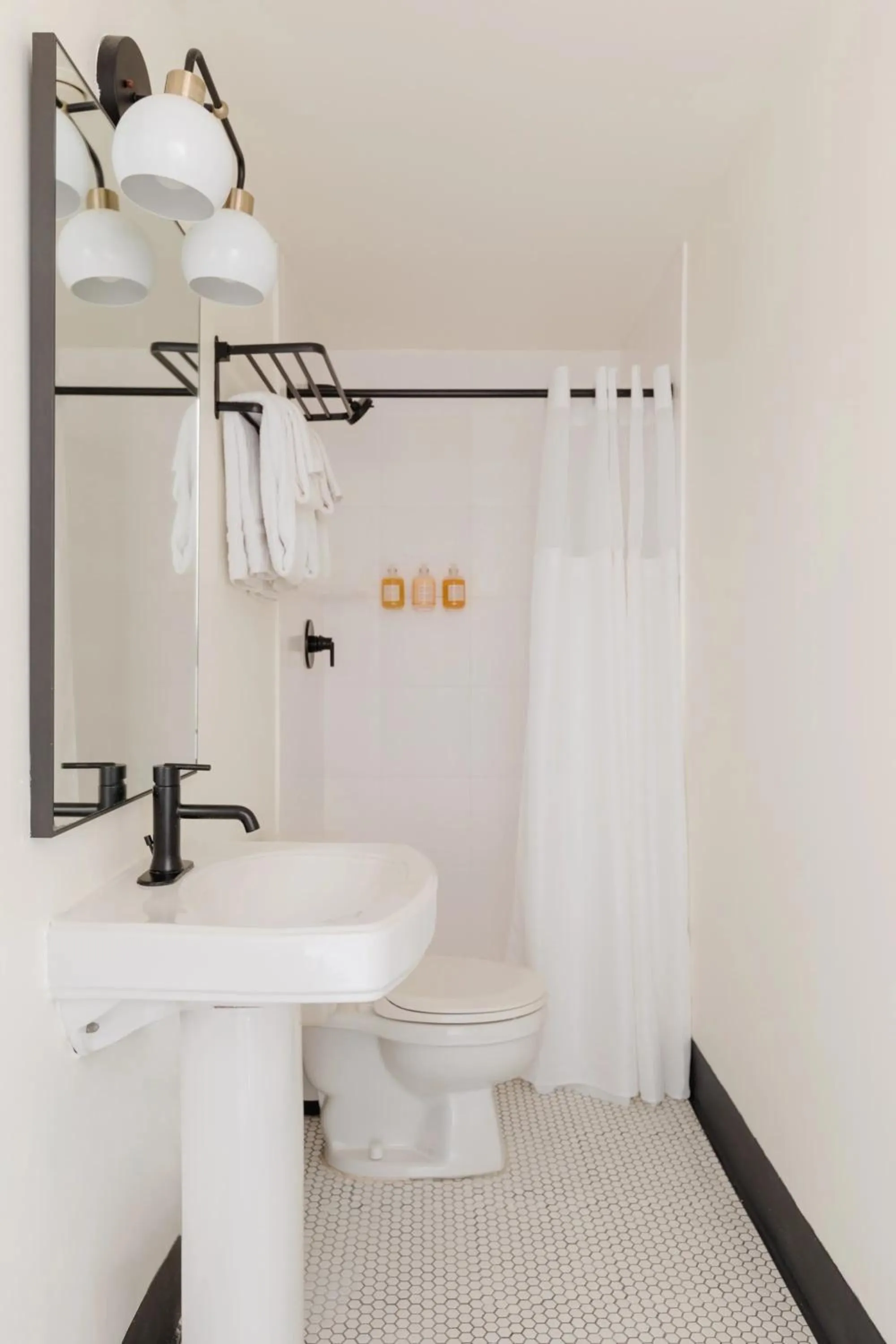 Shower in Found Dupont Circle powered by Sonder