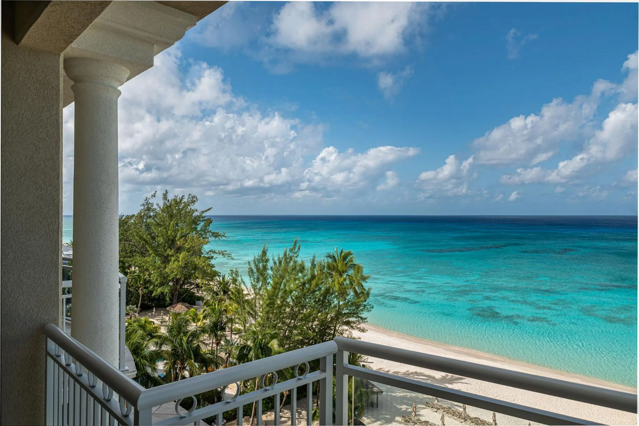 Club Se7en at Beachcomber