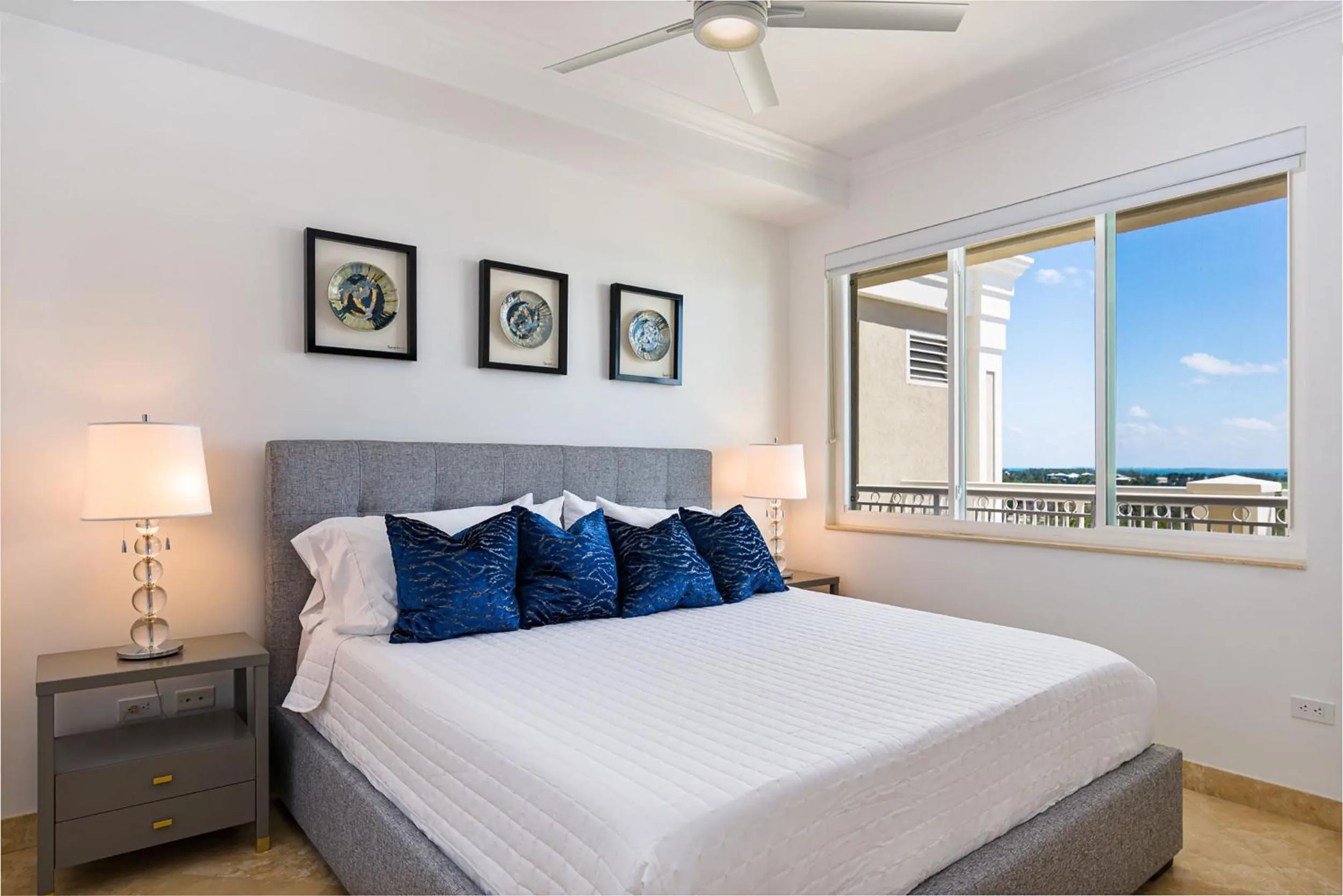 Club Se7en at Beachcomber