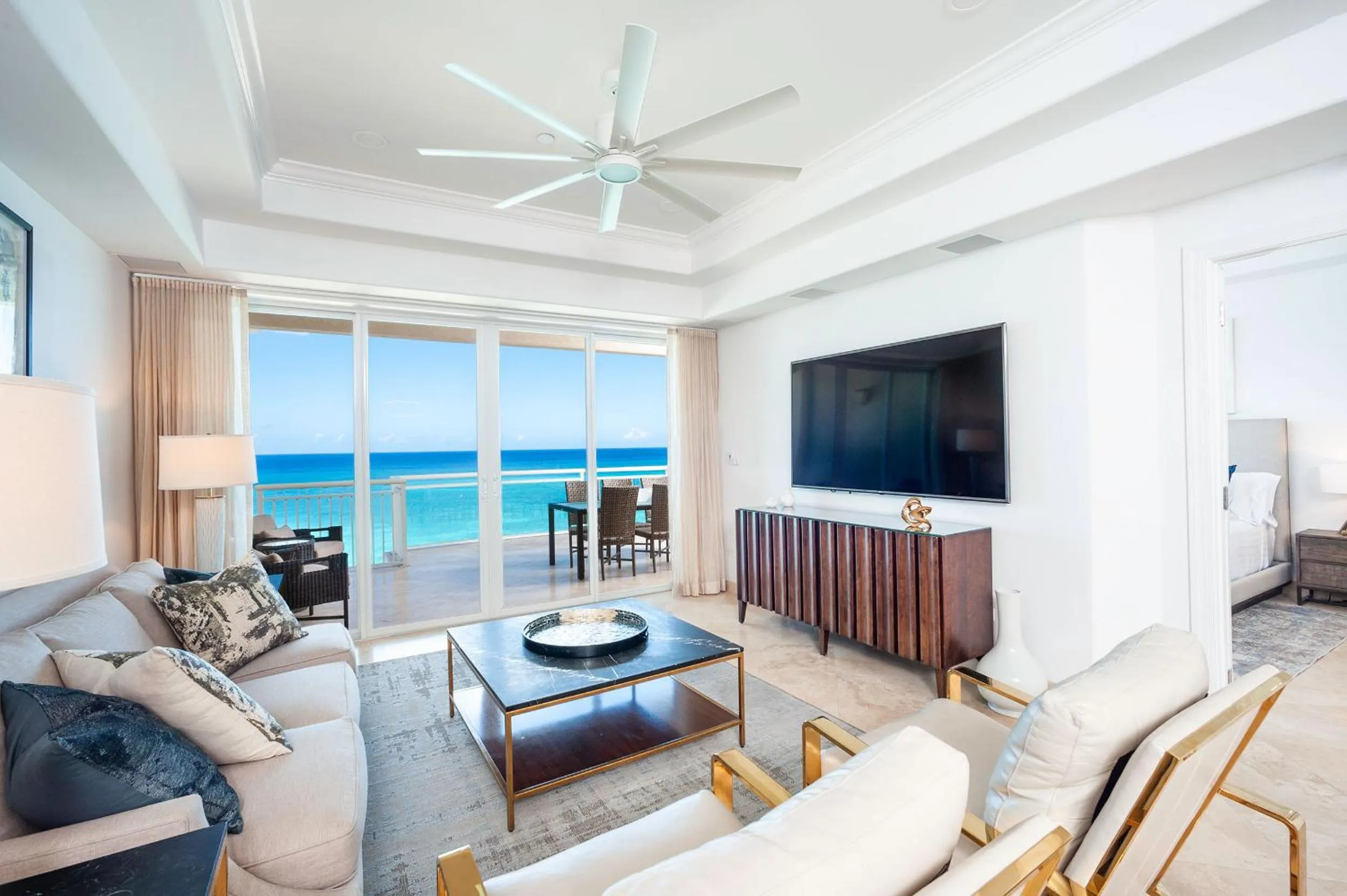 Club Se7en at Beachcomber