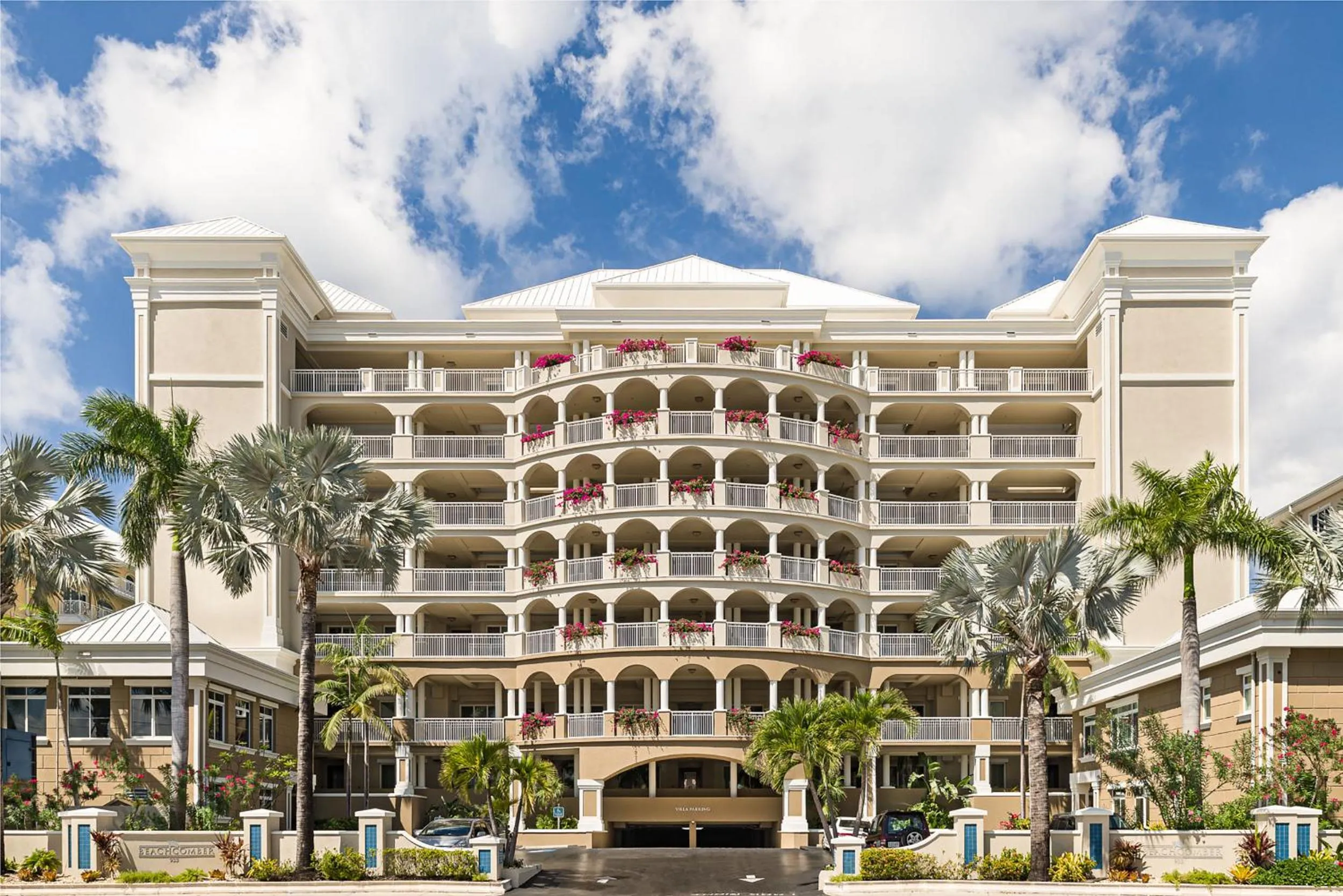 Club Se7en at Beachcomber