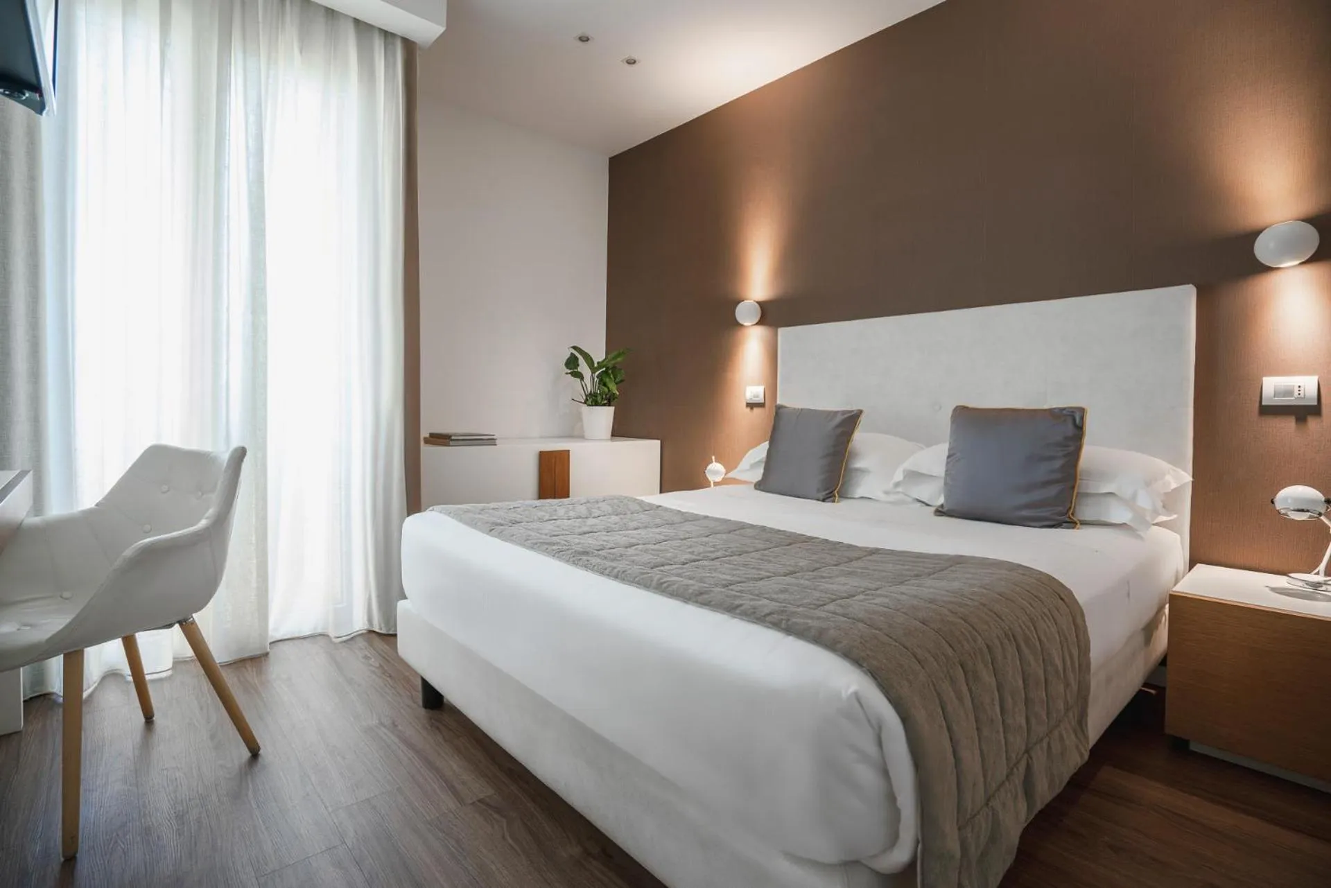 Bed in Hotel Select Suites & Spa - Apartments