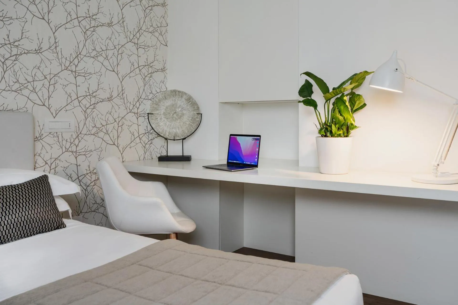 Bed in Hotel Select Suites & Spa - Apartments