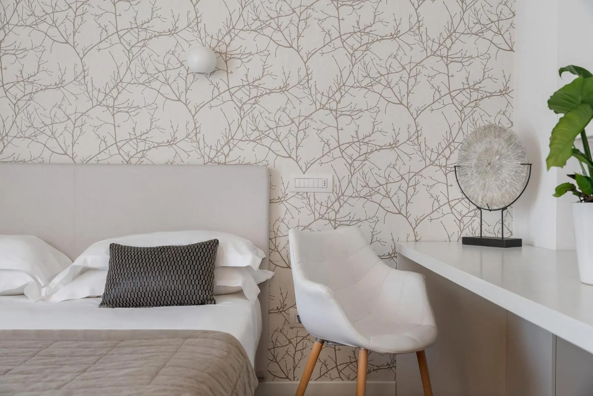 Bed in Hotel Select Suites & Spa - Apartments