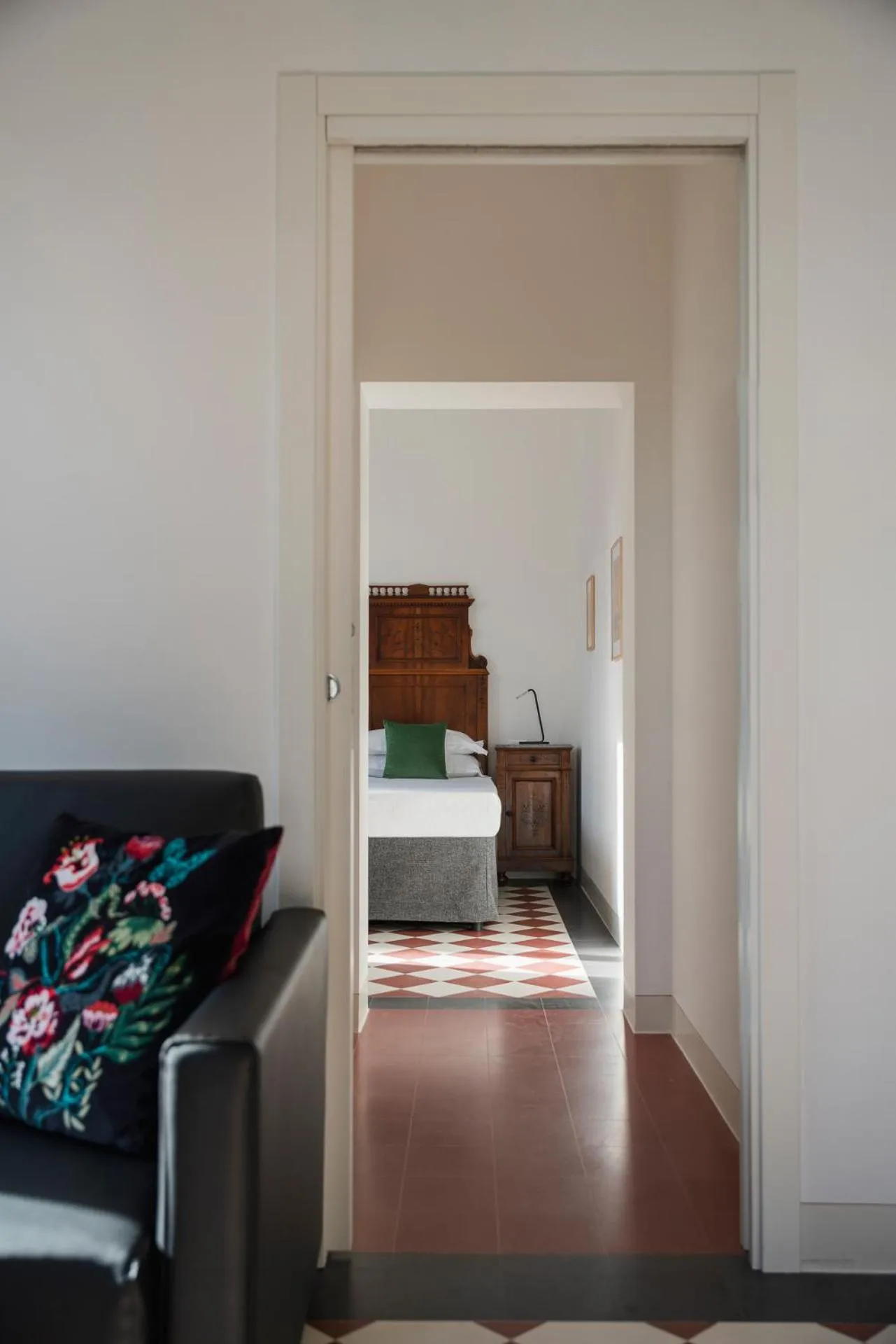 Seating area, Bed in Hotel Select Suites & Spa - Apartments