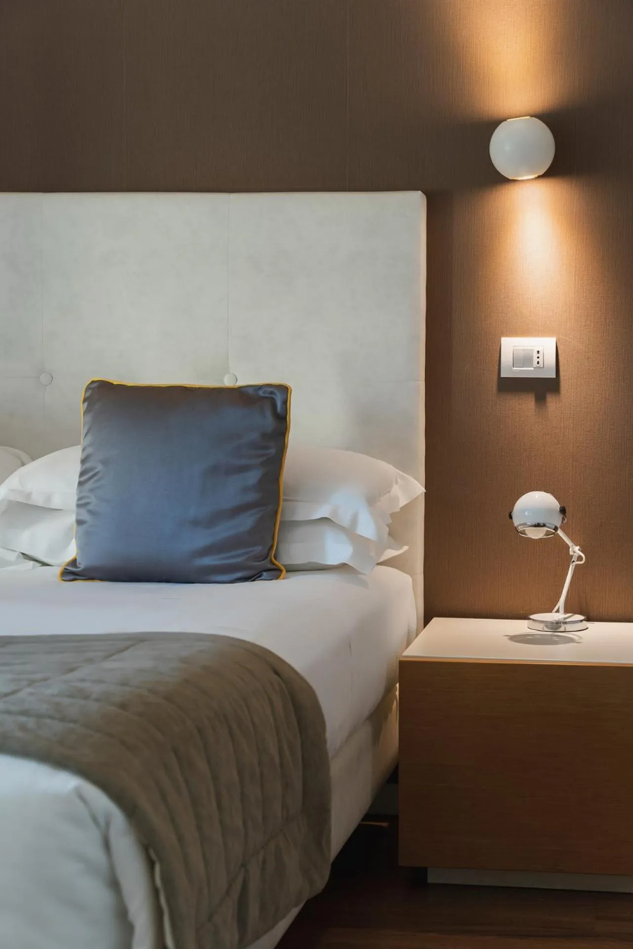 Bed in Hotel Select Suites & Spa - Apartments