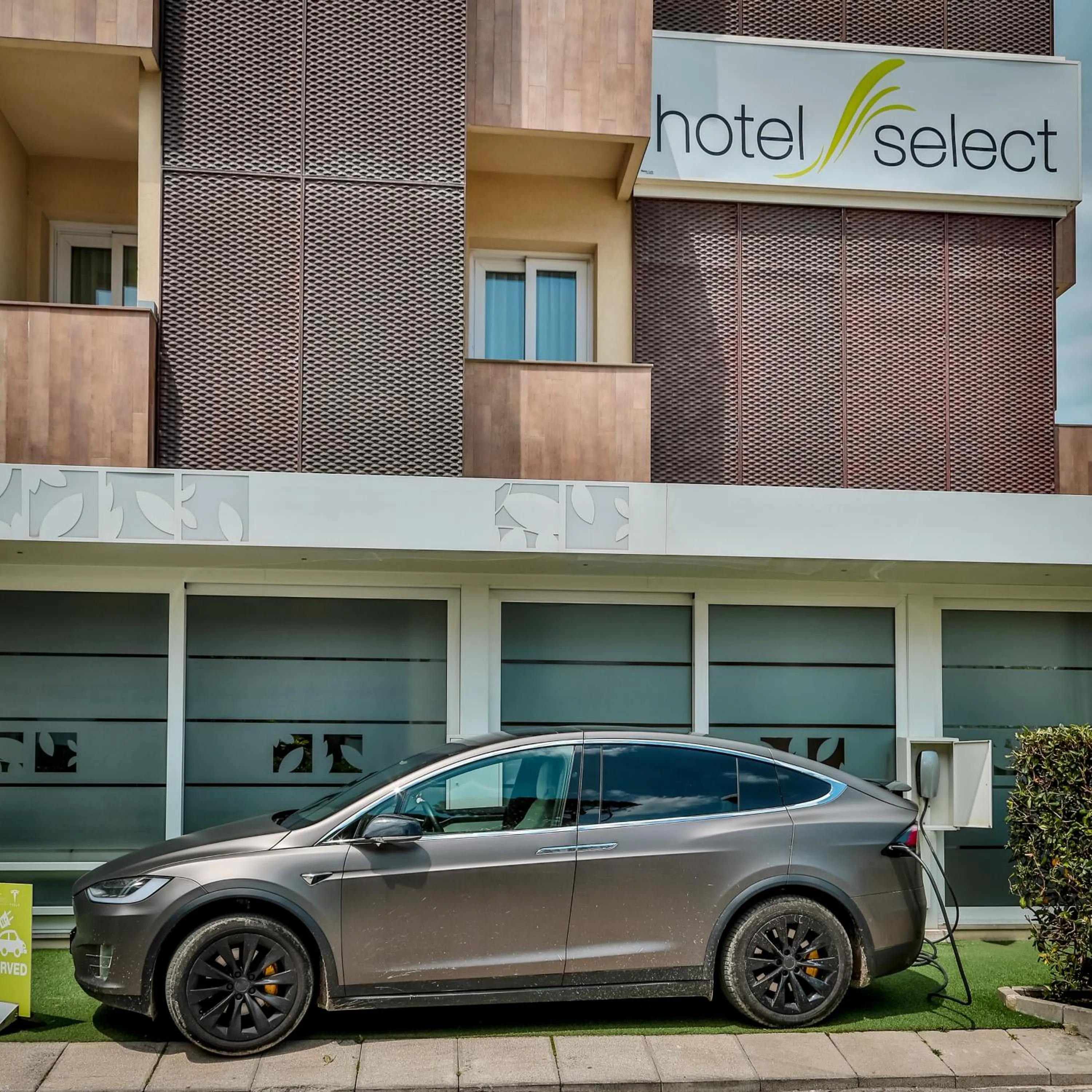 Property building in Hotel Select Suites & Spa - Apartments