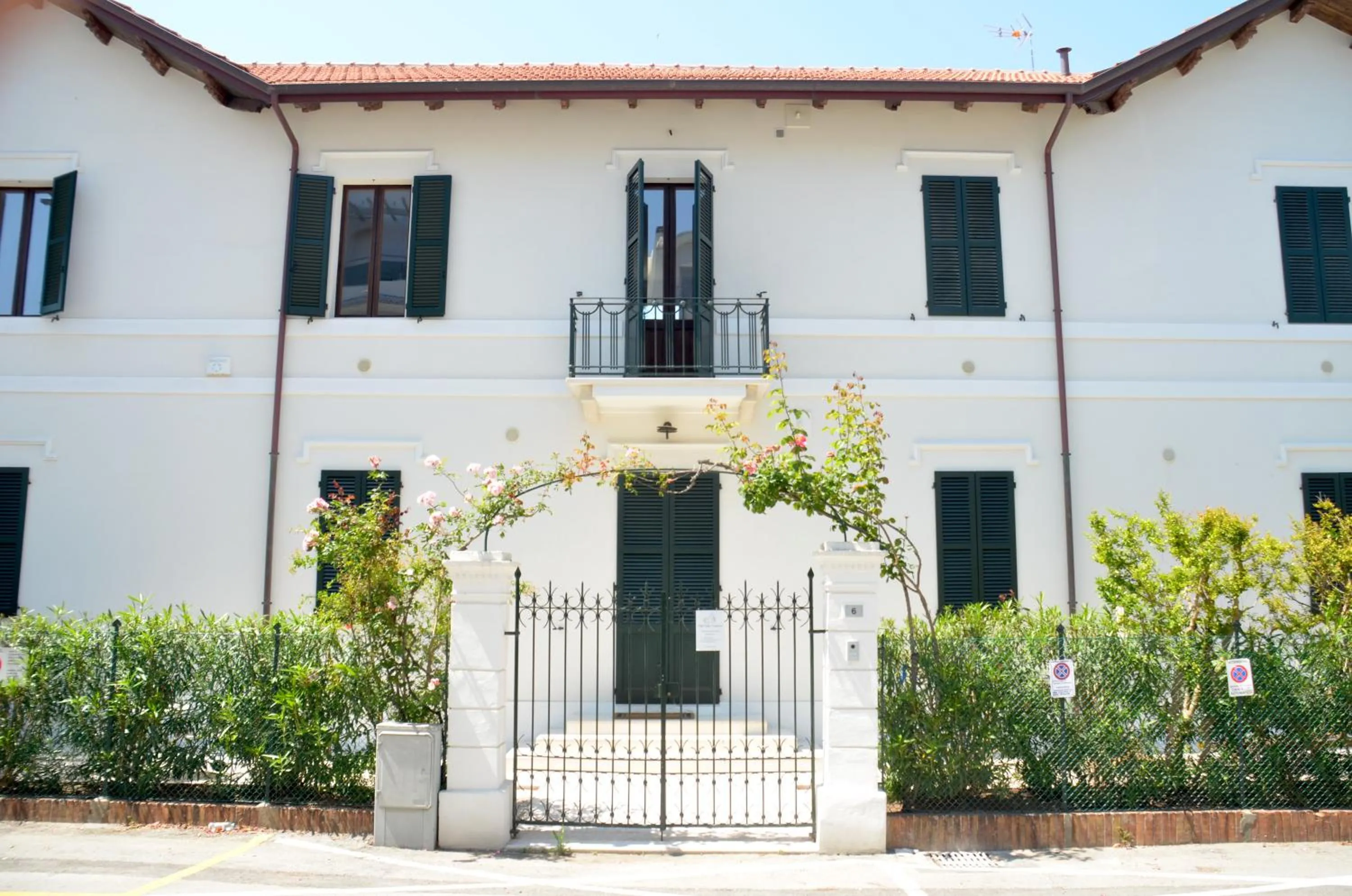 Property building in Hotel Select Suites & Spa - Apartments