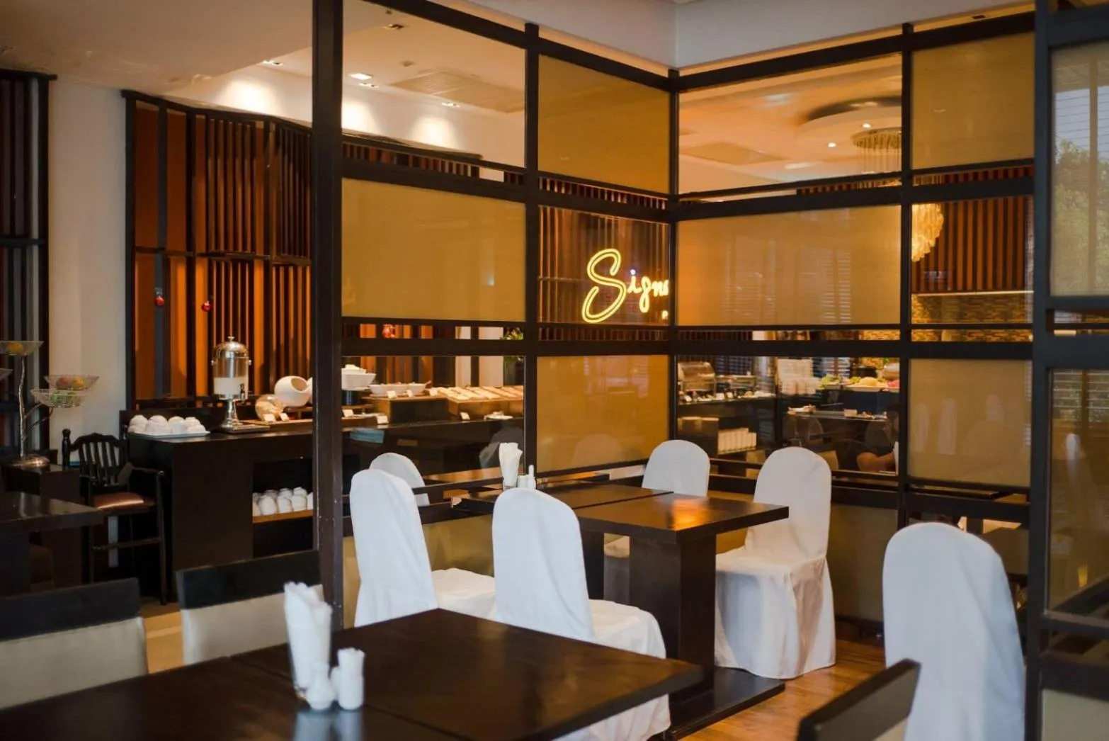 Restaurant/places to eat in Signature Pattaya