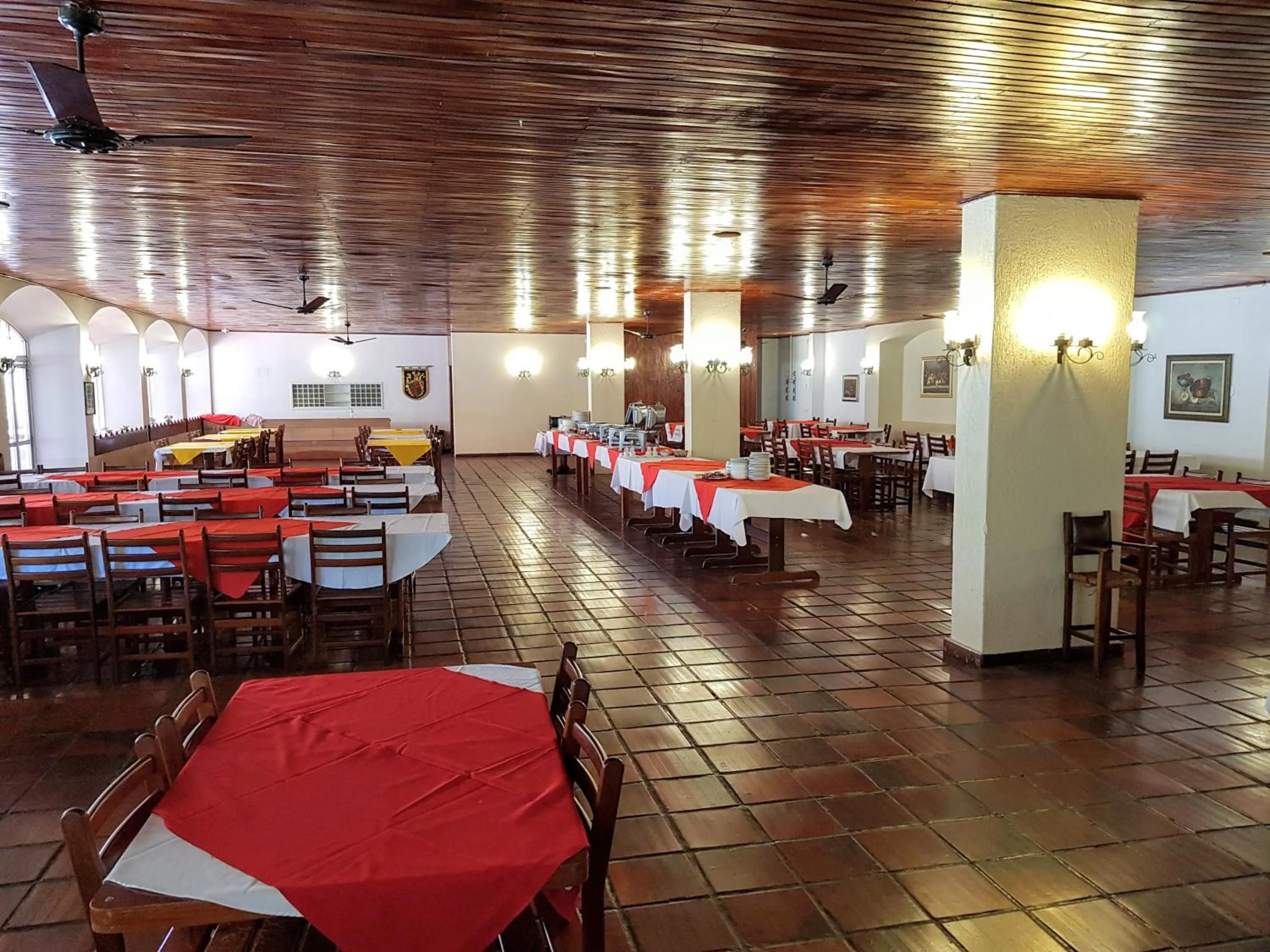 Restaurant/places to eat in Cavalinho Branco
