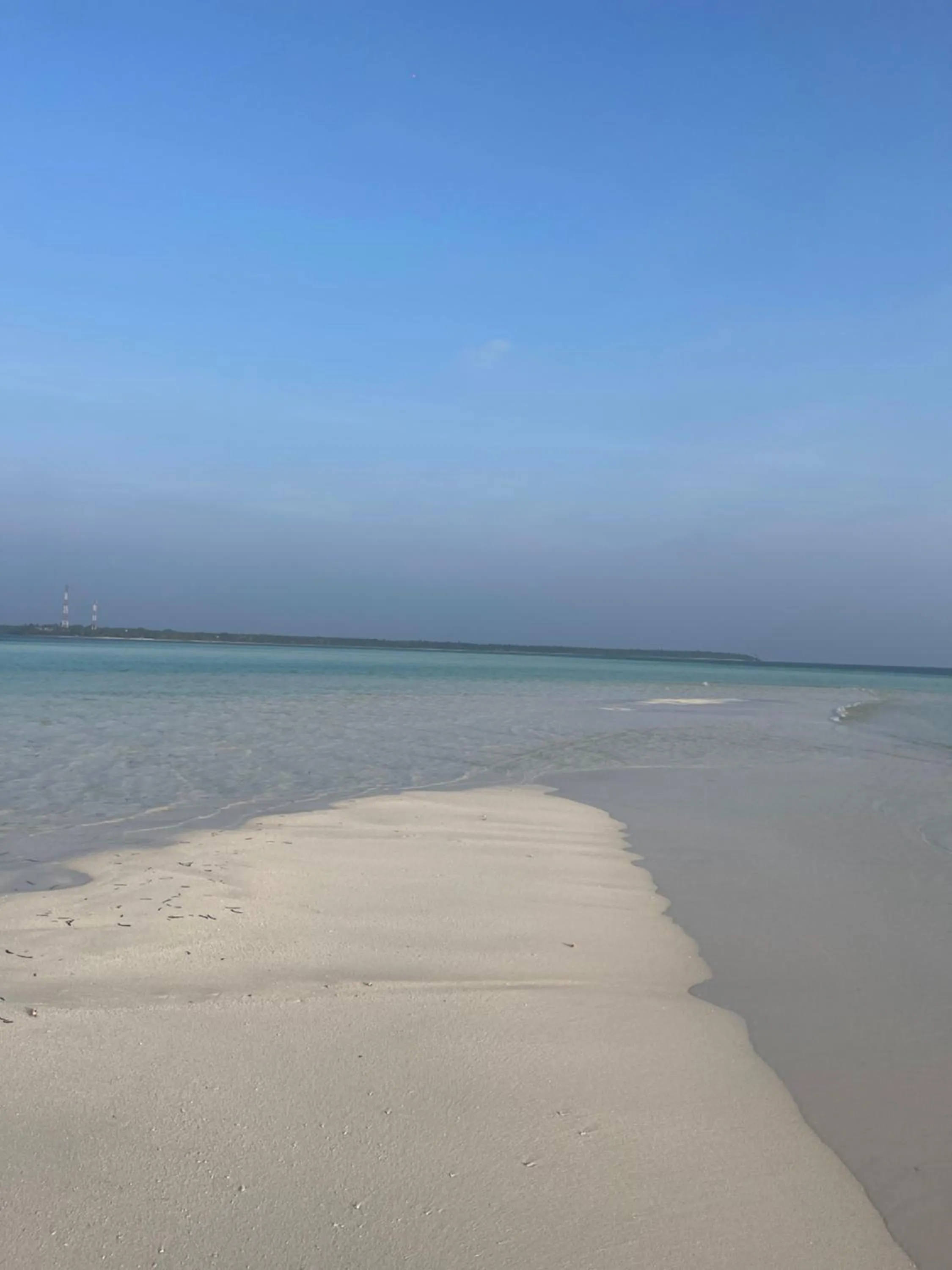 Beach in Atholhu Residence