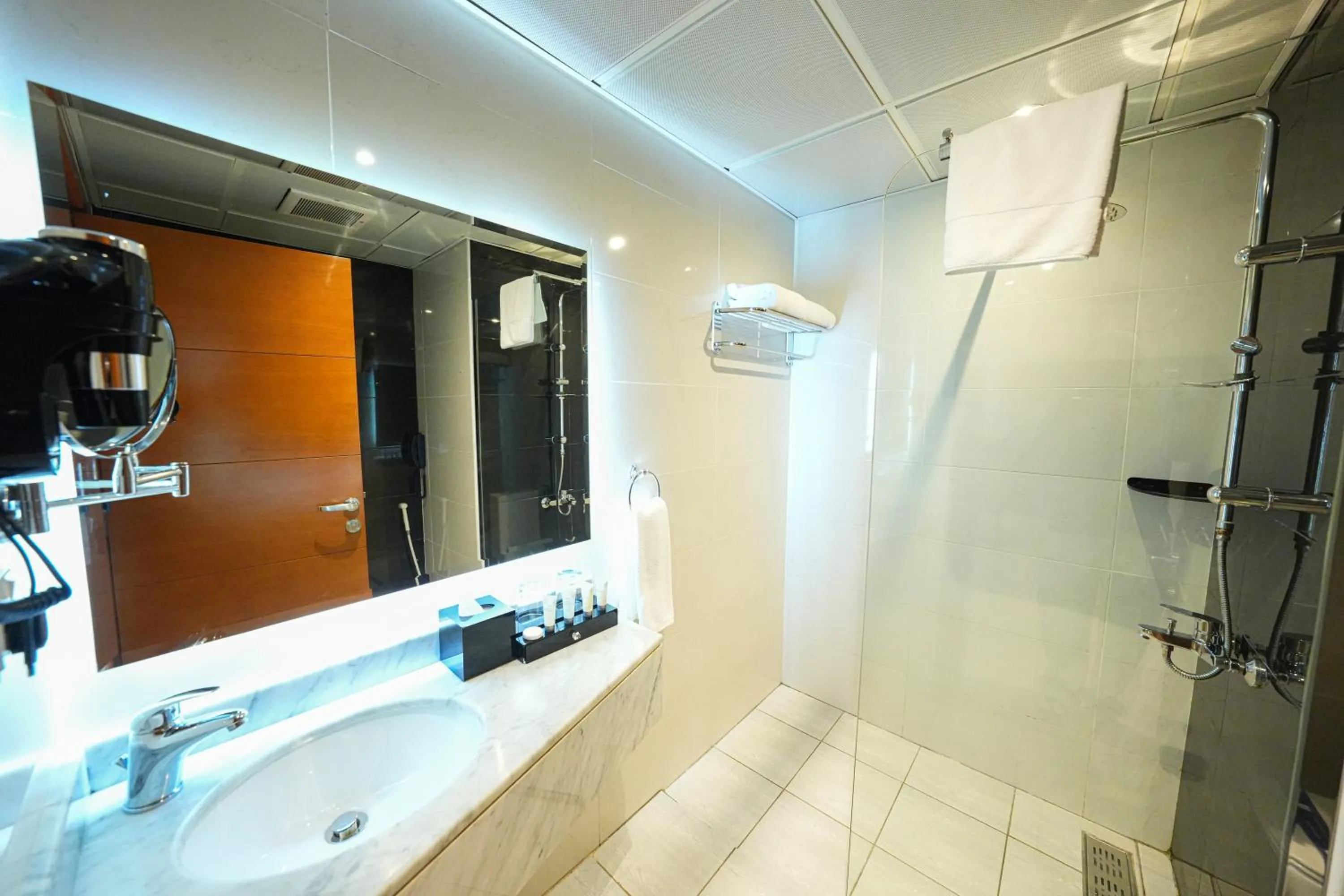 Shower in Romera Hotel