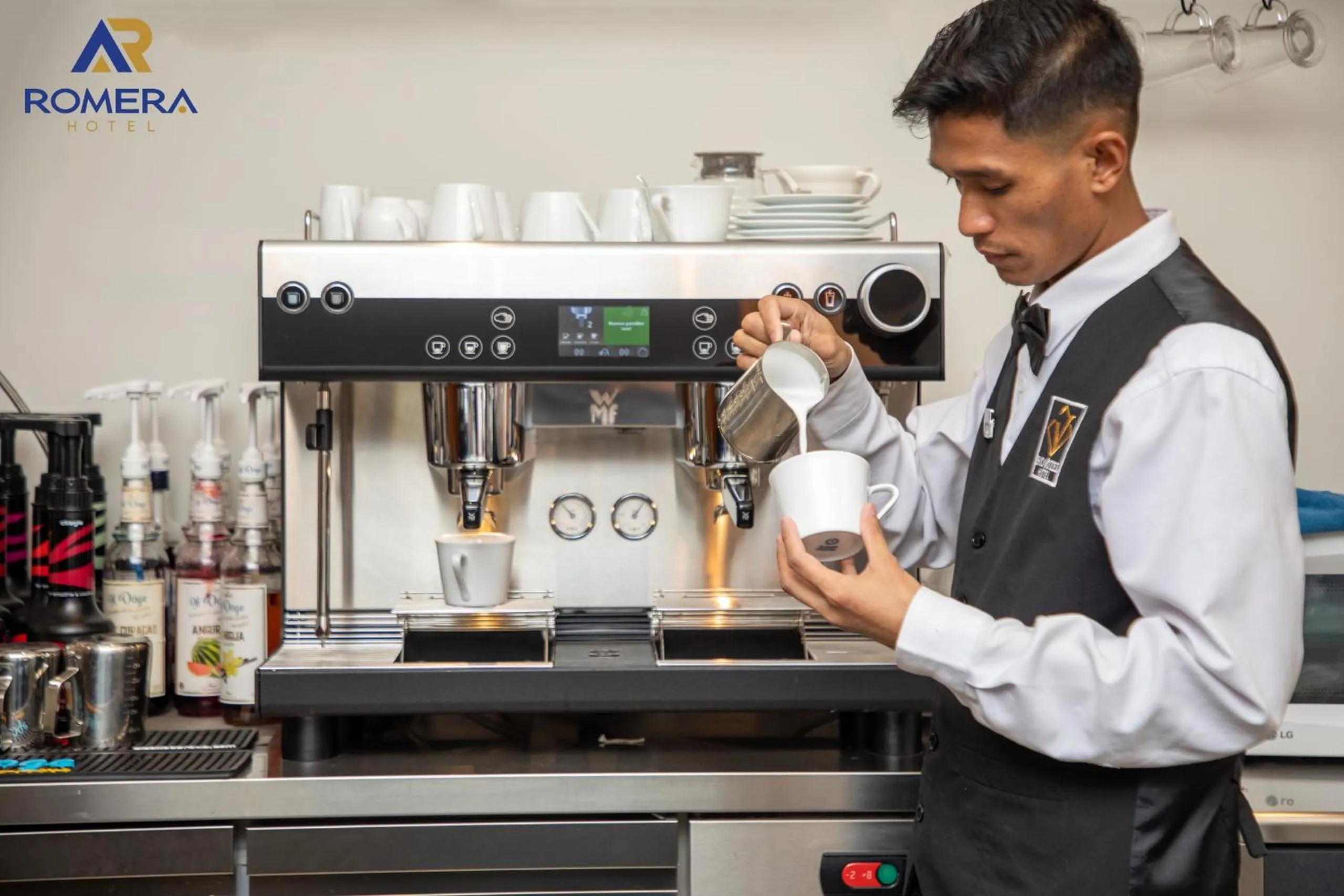 Coffee/tea facilities in Romera Hotel