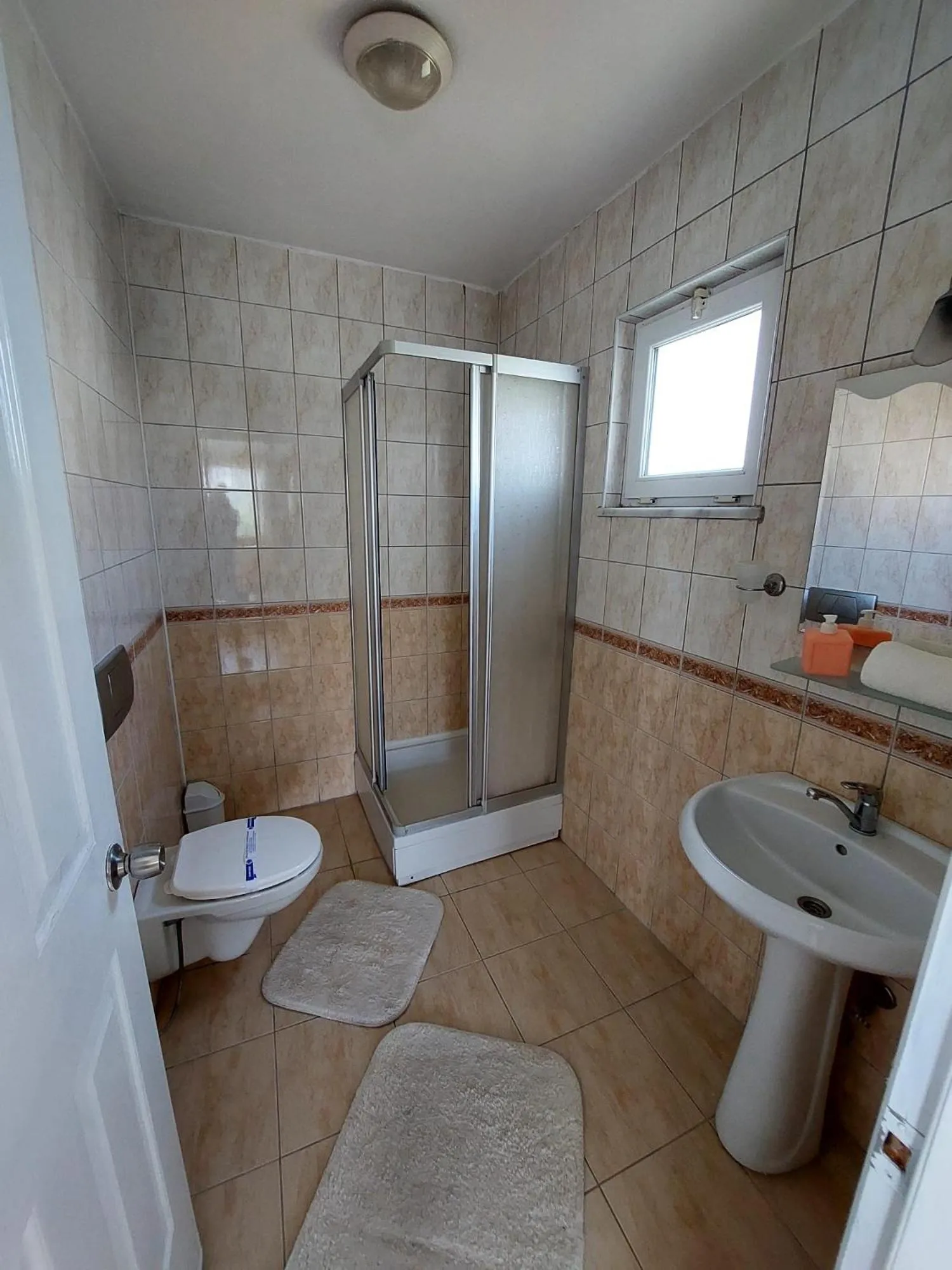 Bathroom in Summer rose hotel