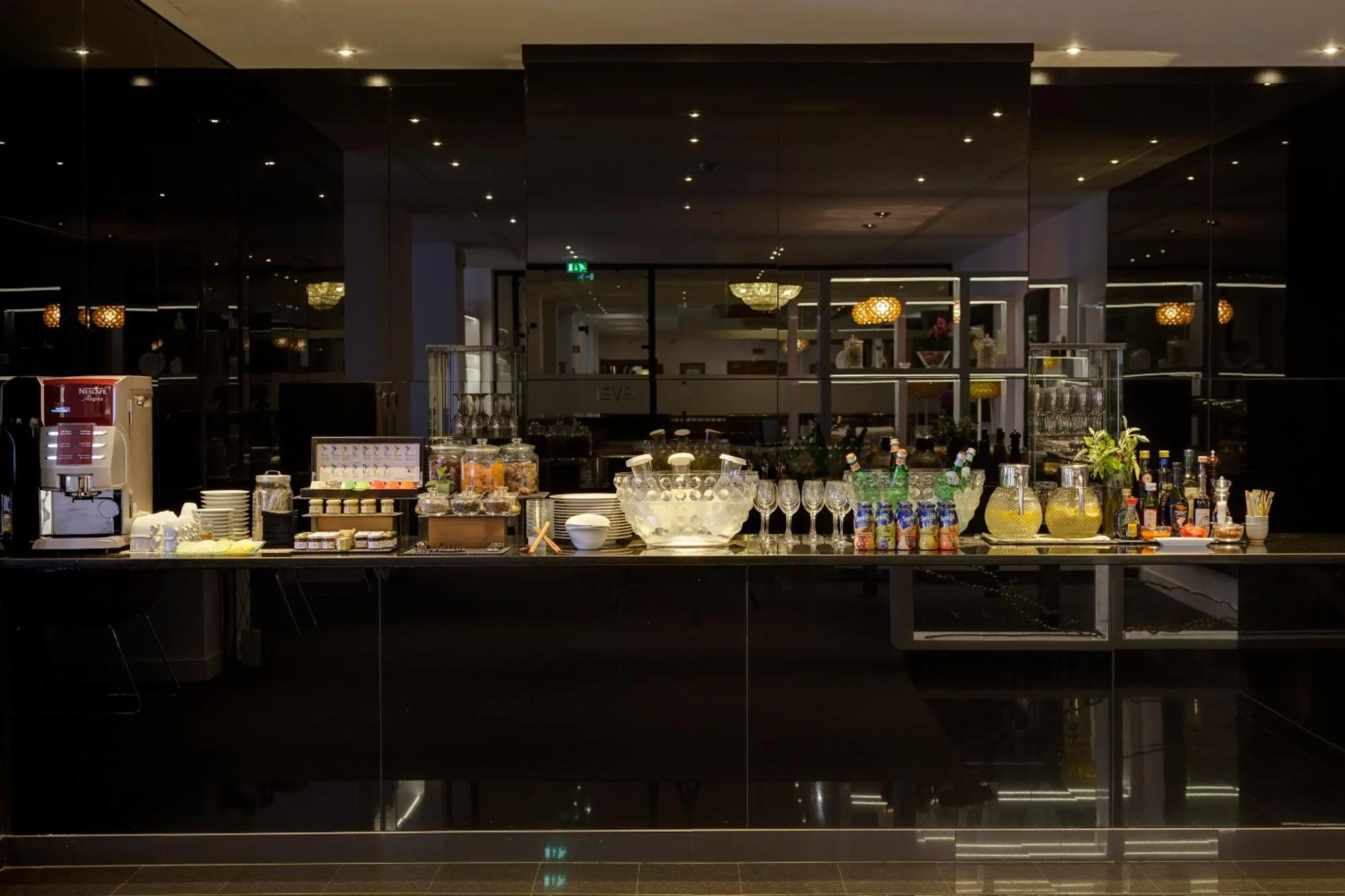 Restaurant/places to eat in Meliá Milano