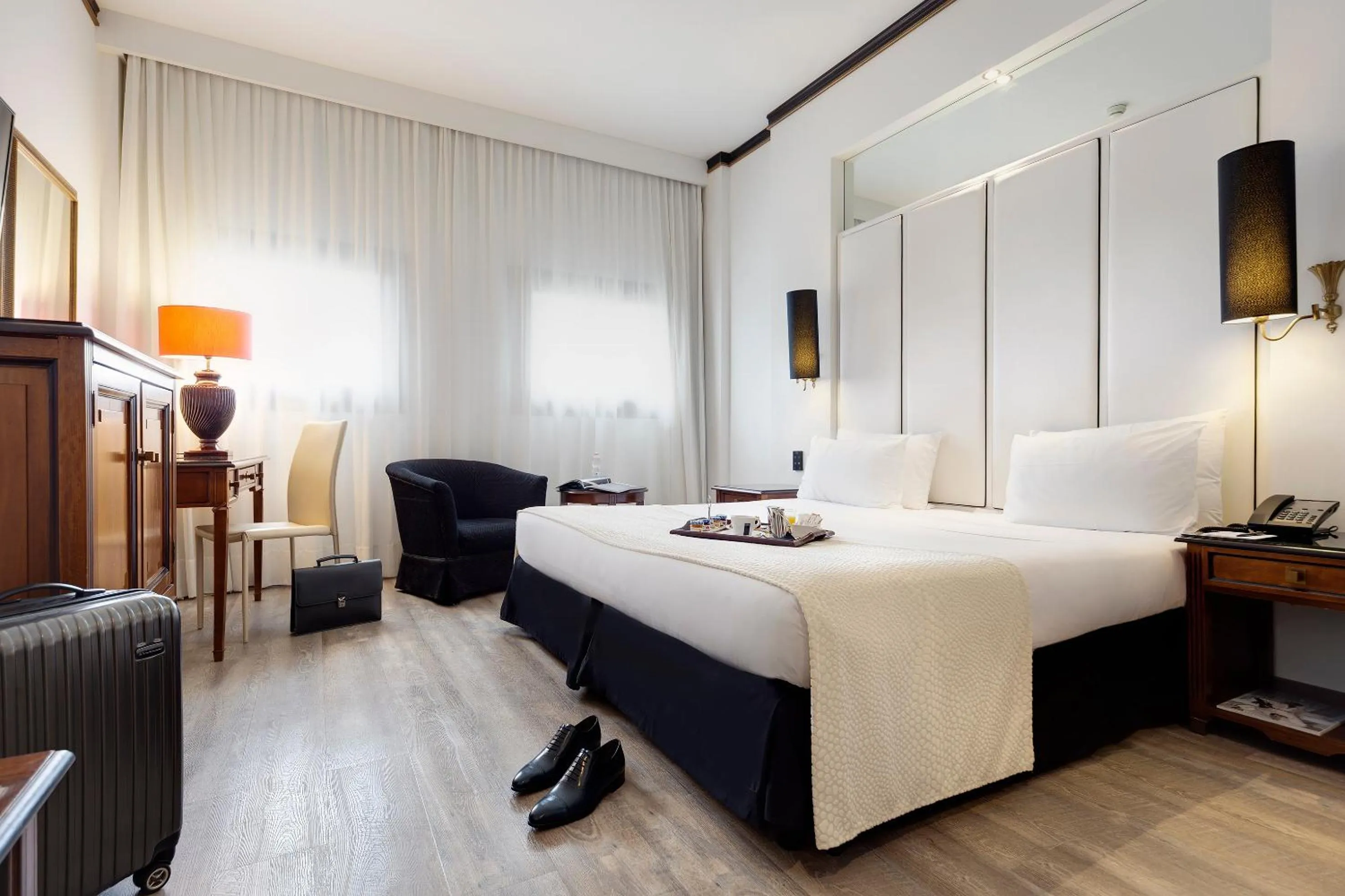 Photo of the whole room, Bed in Meliá Milano