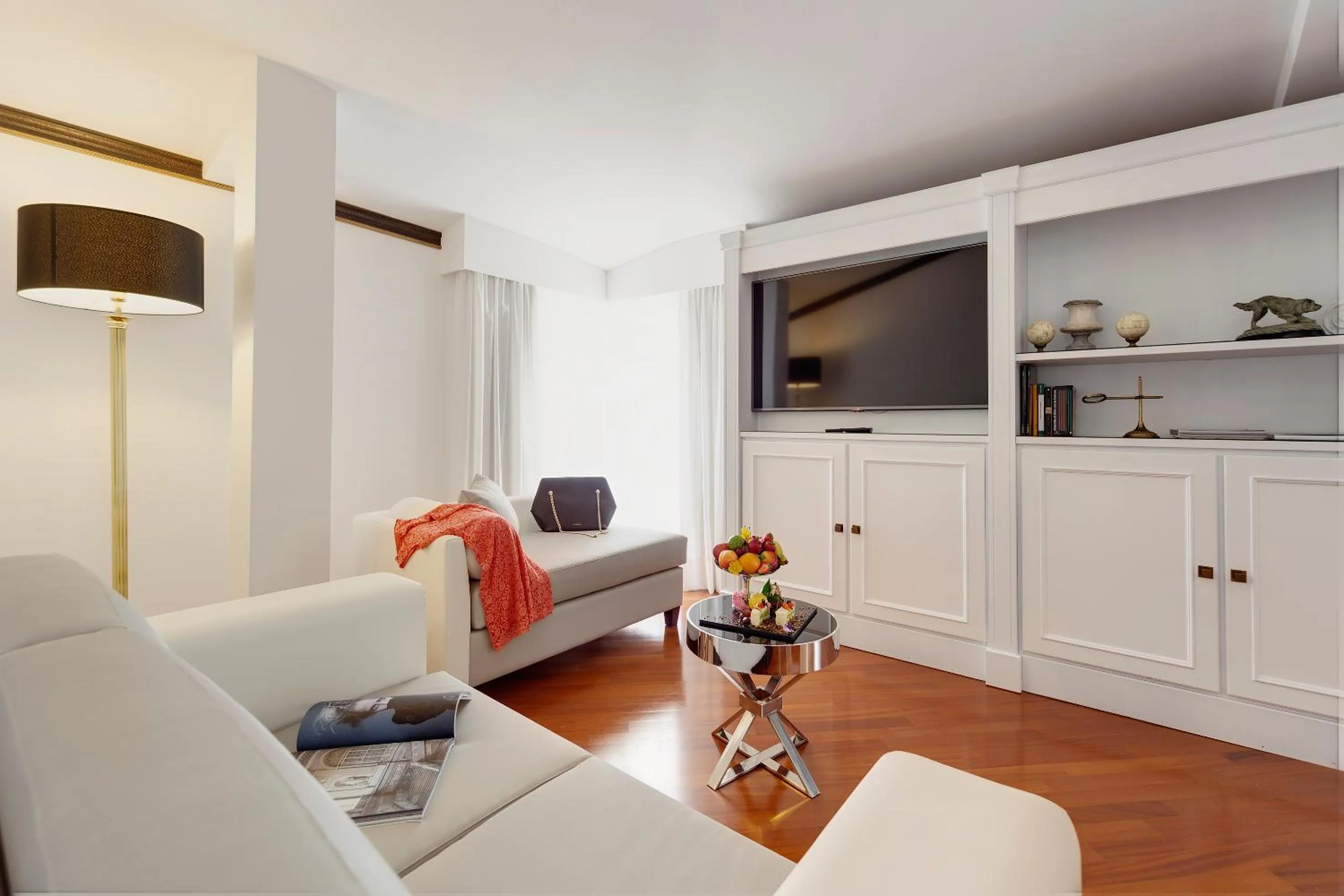 The Level Ambassador Suite and Lounge Access in Meliá Milano