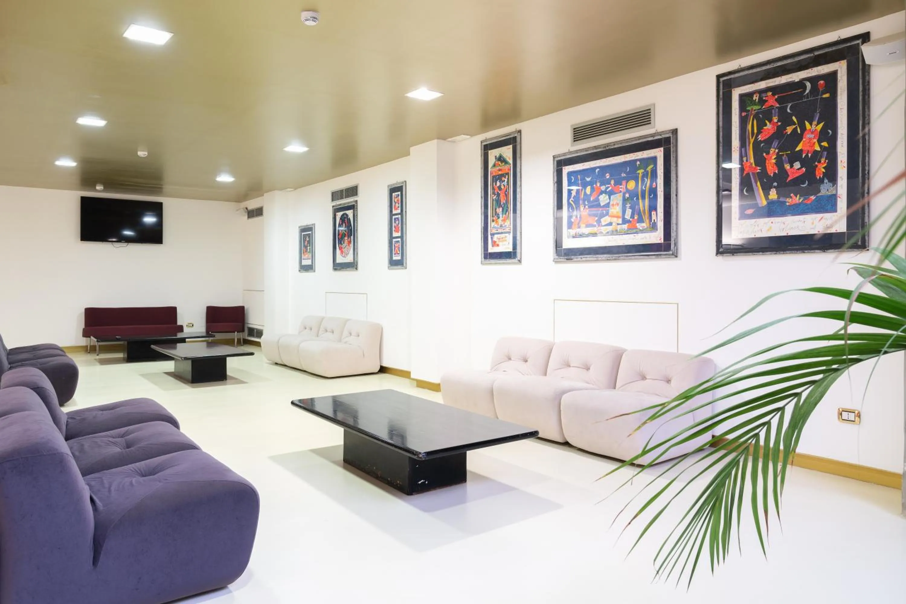 TV and multimedia in Reginna Palace Hotel