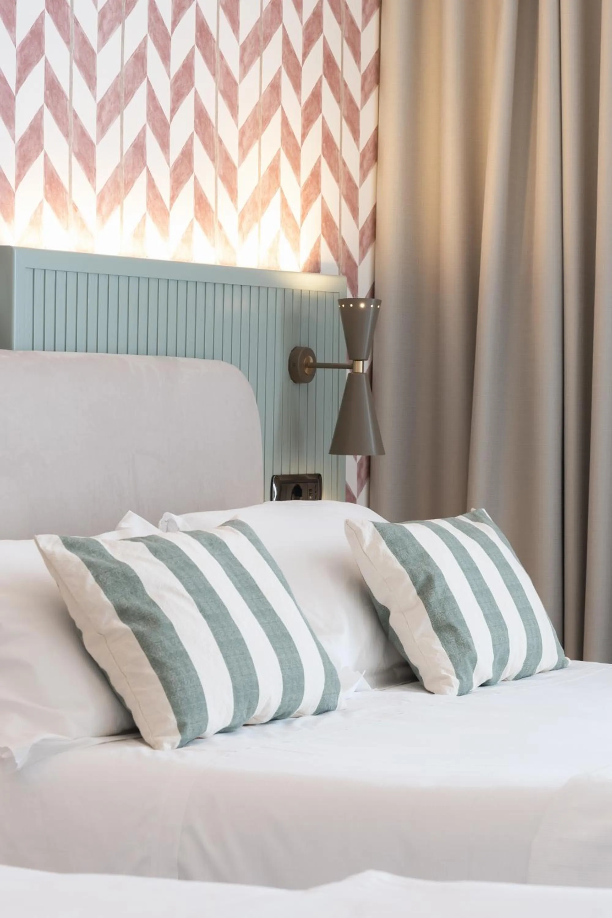 Bed in Reginna Palace Hotel