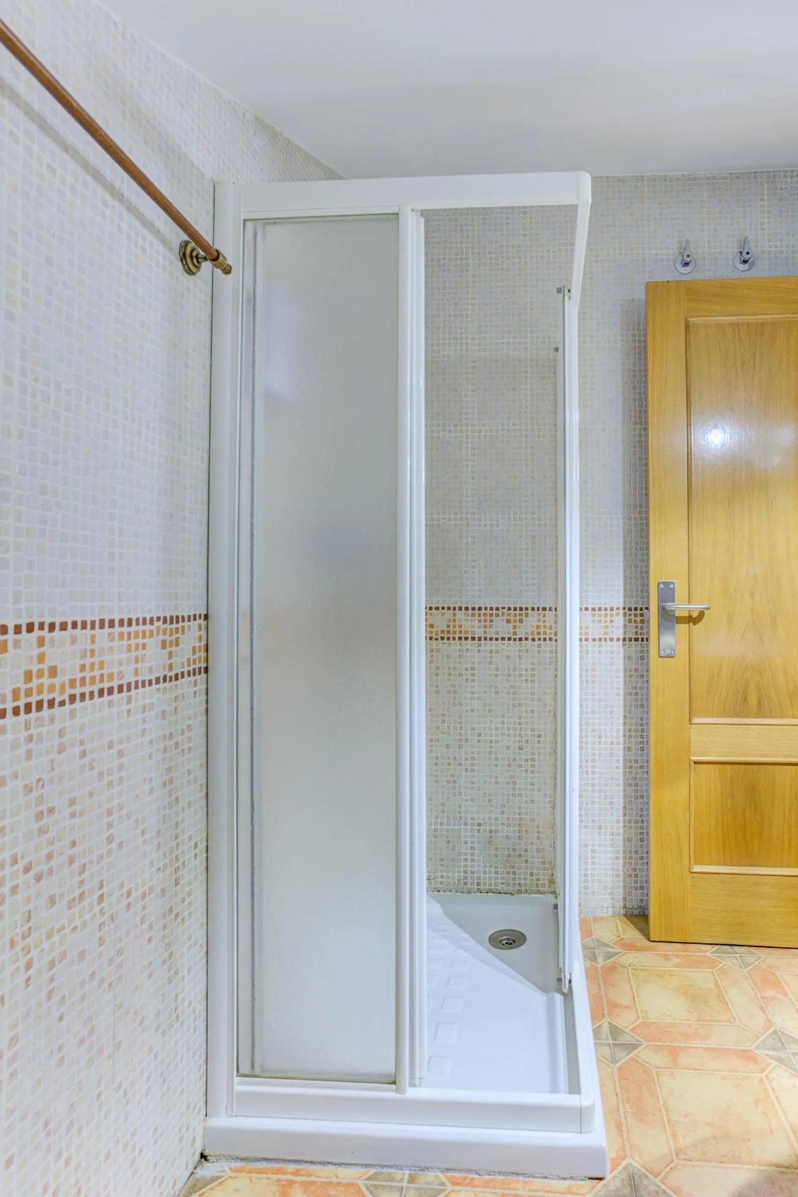 Shower in Hotel Pizarro