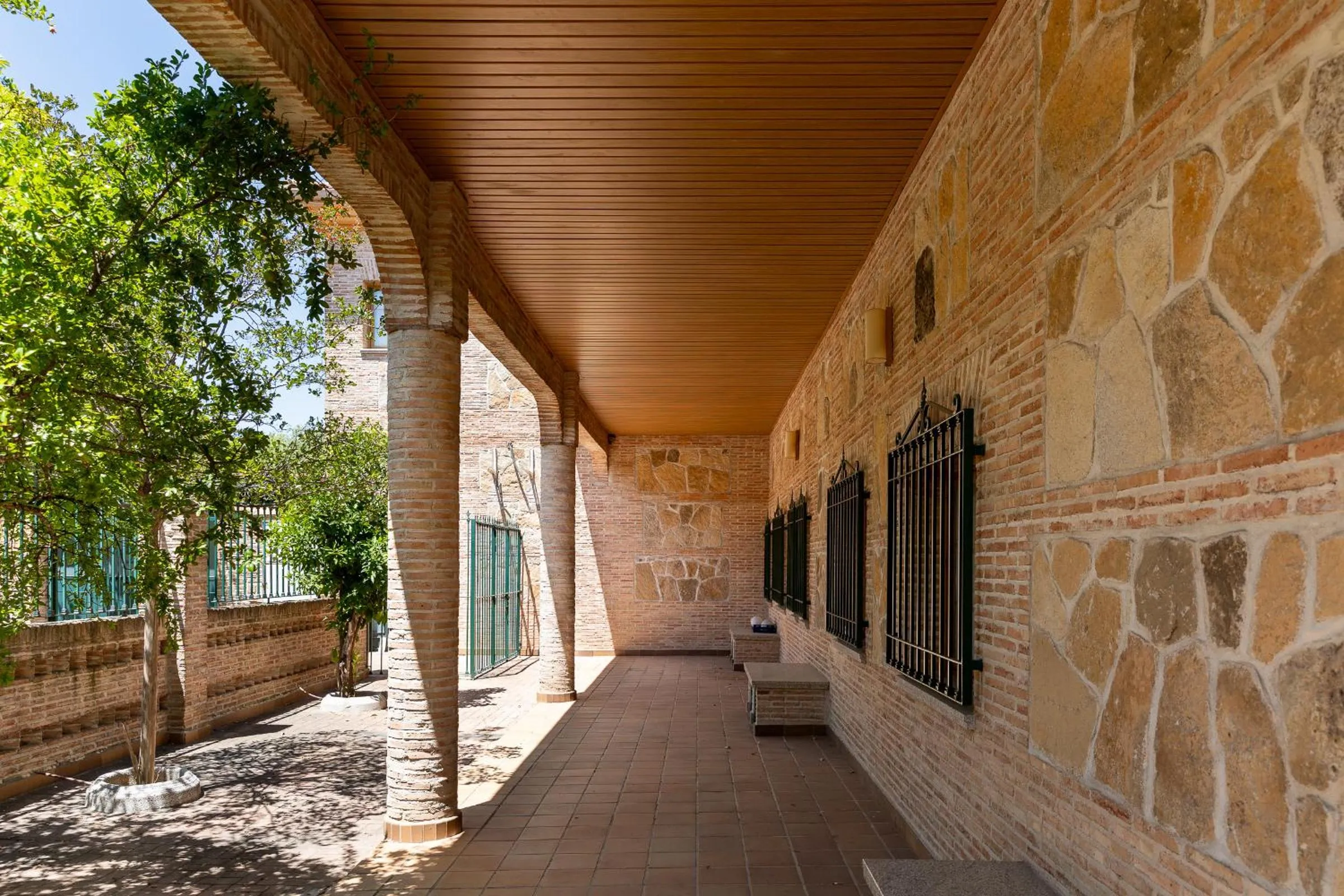 Property building in Hotel Pizarro