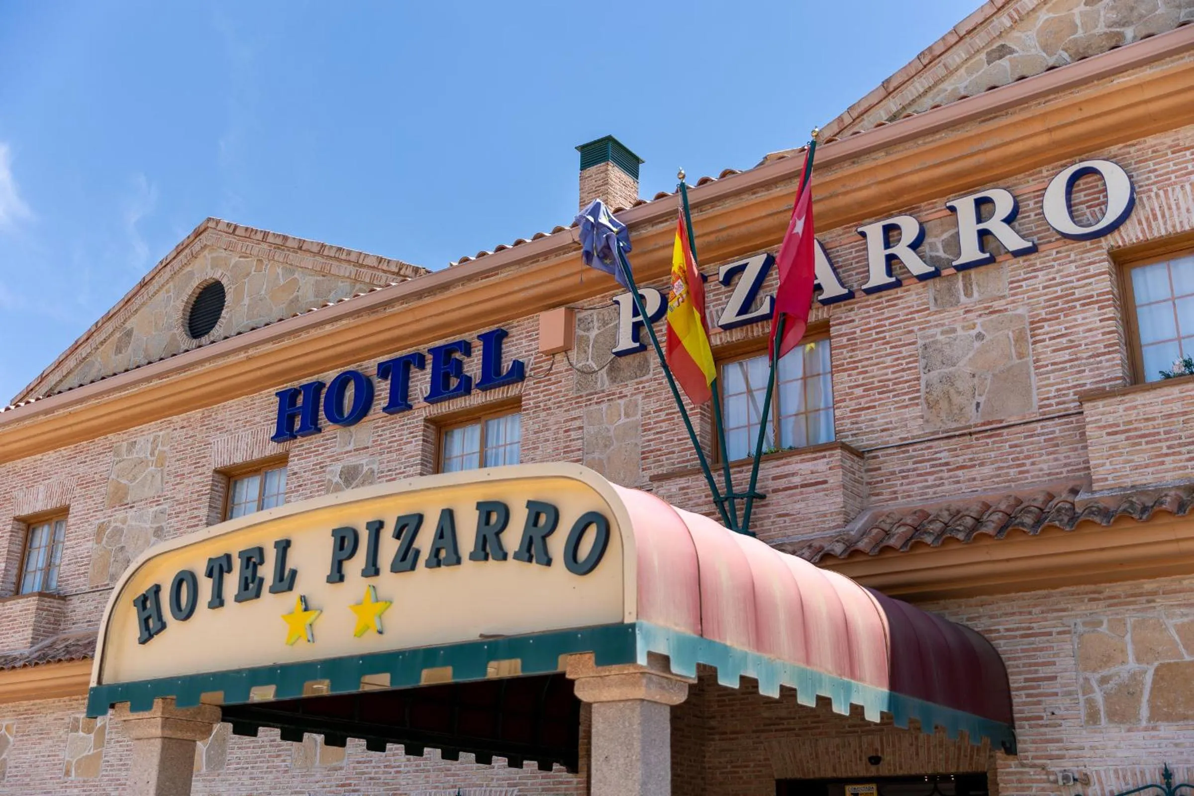 Property building in Hotel Pizarro