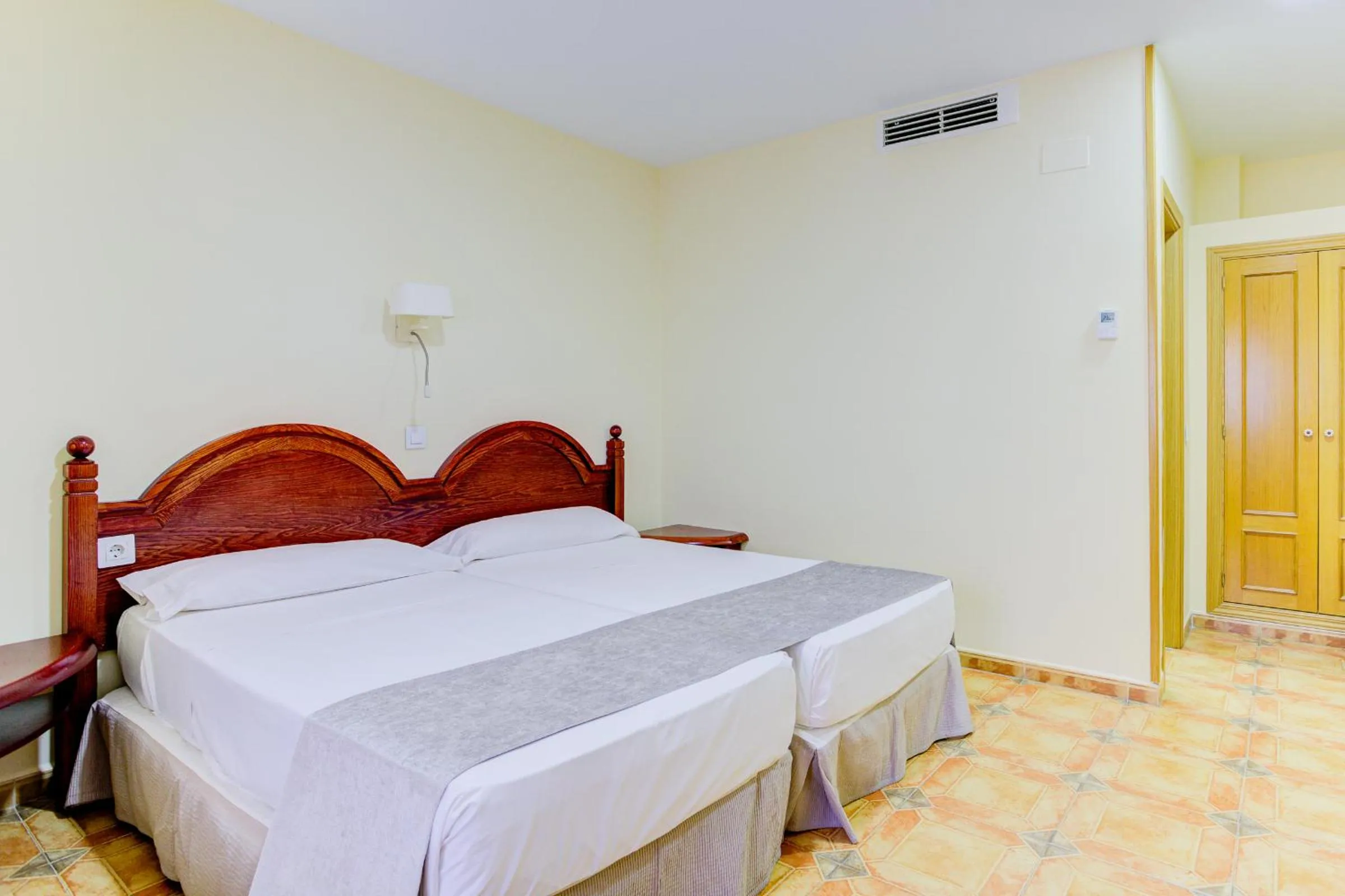 Photo of the whole room, Bed in Hotel Pizarro