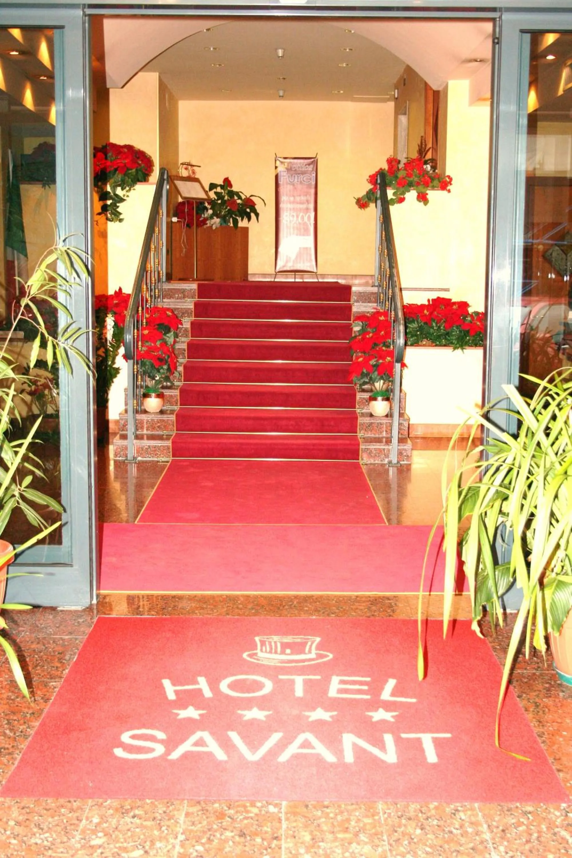 Facade/entrance in Savant Hotel