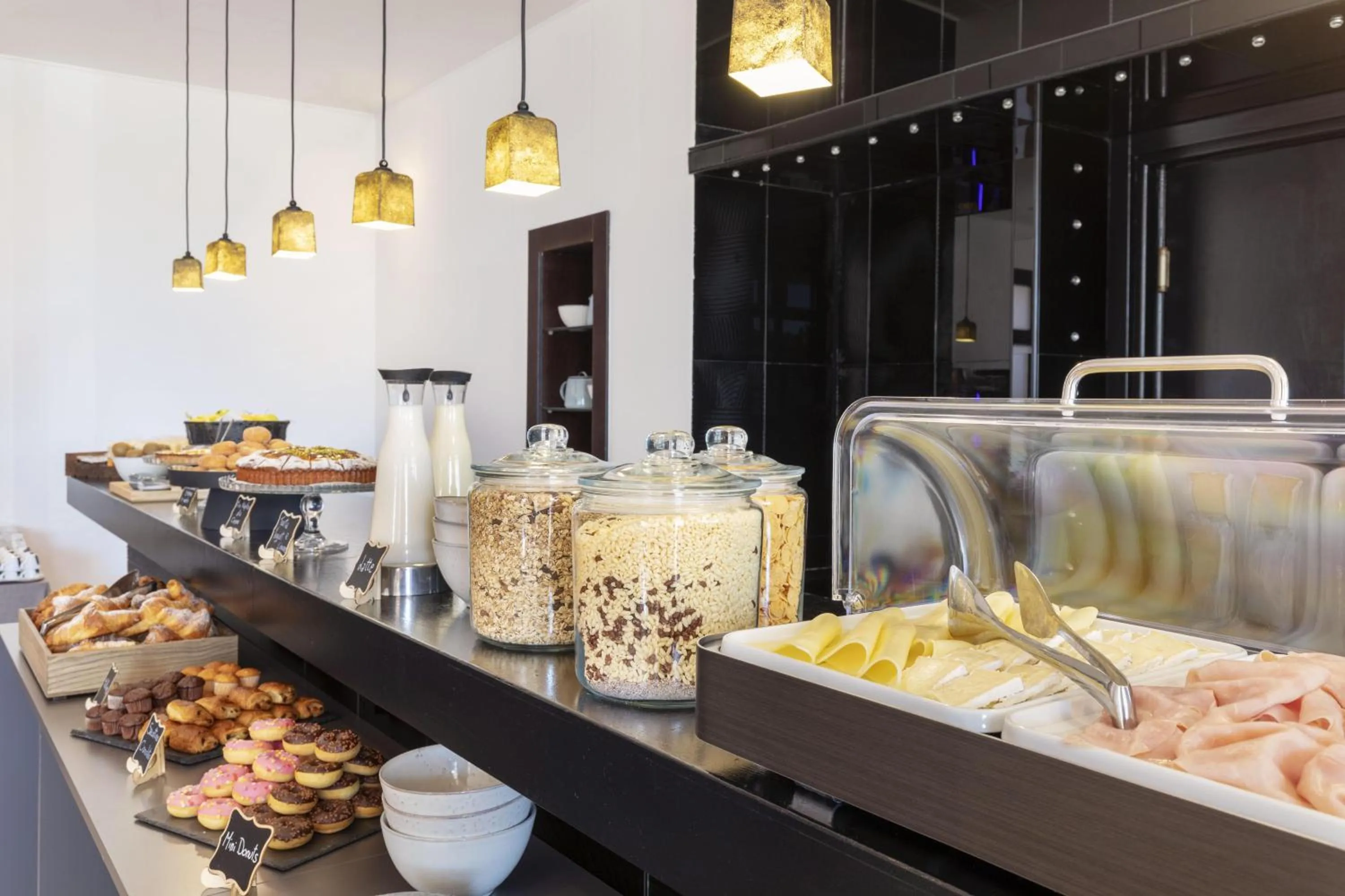 Restaurant/places to eat in B&B Hotel Sassuolo