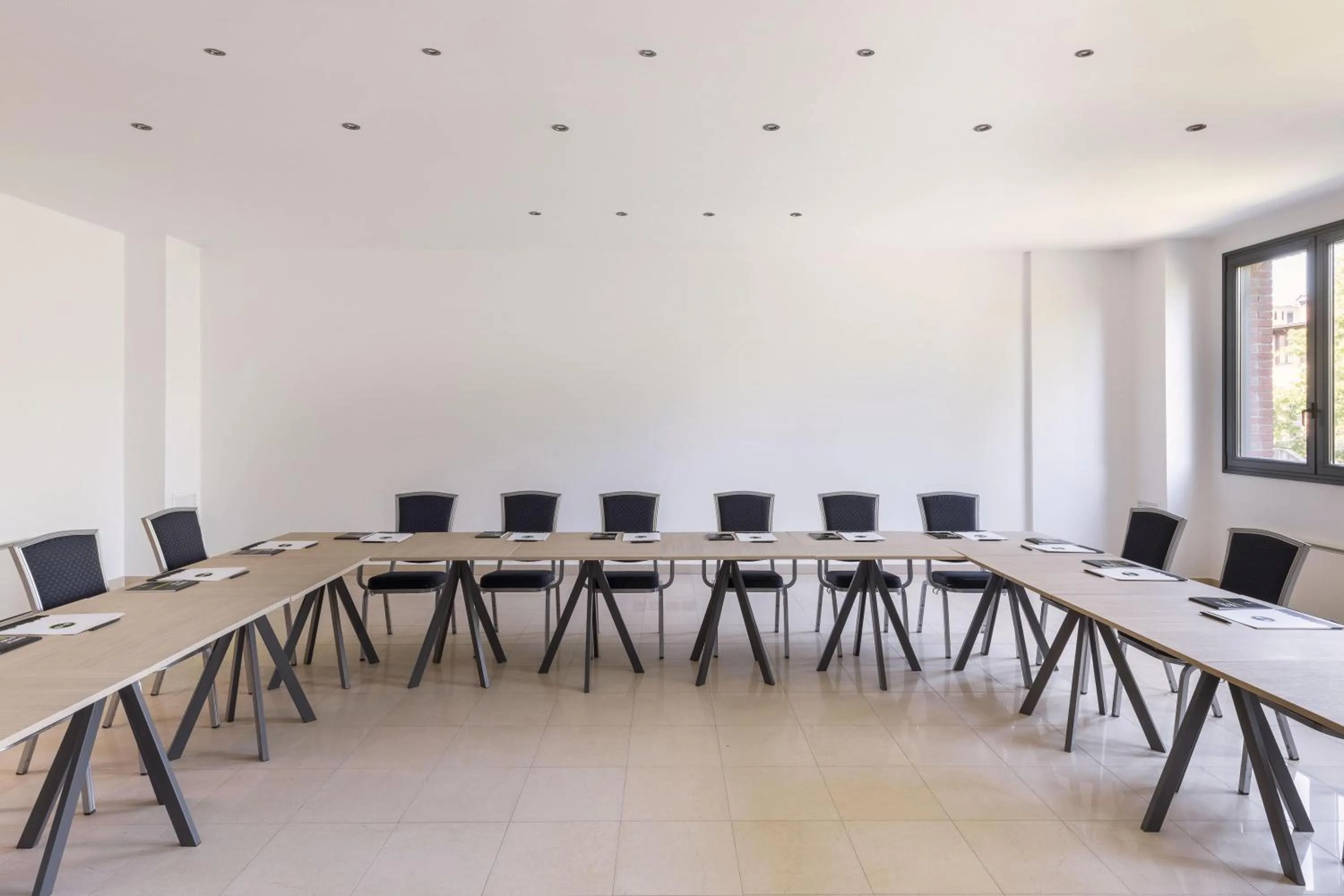 Meeting/conference room in B&B Hotel Sassuolo