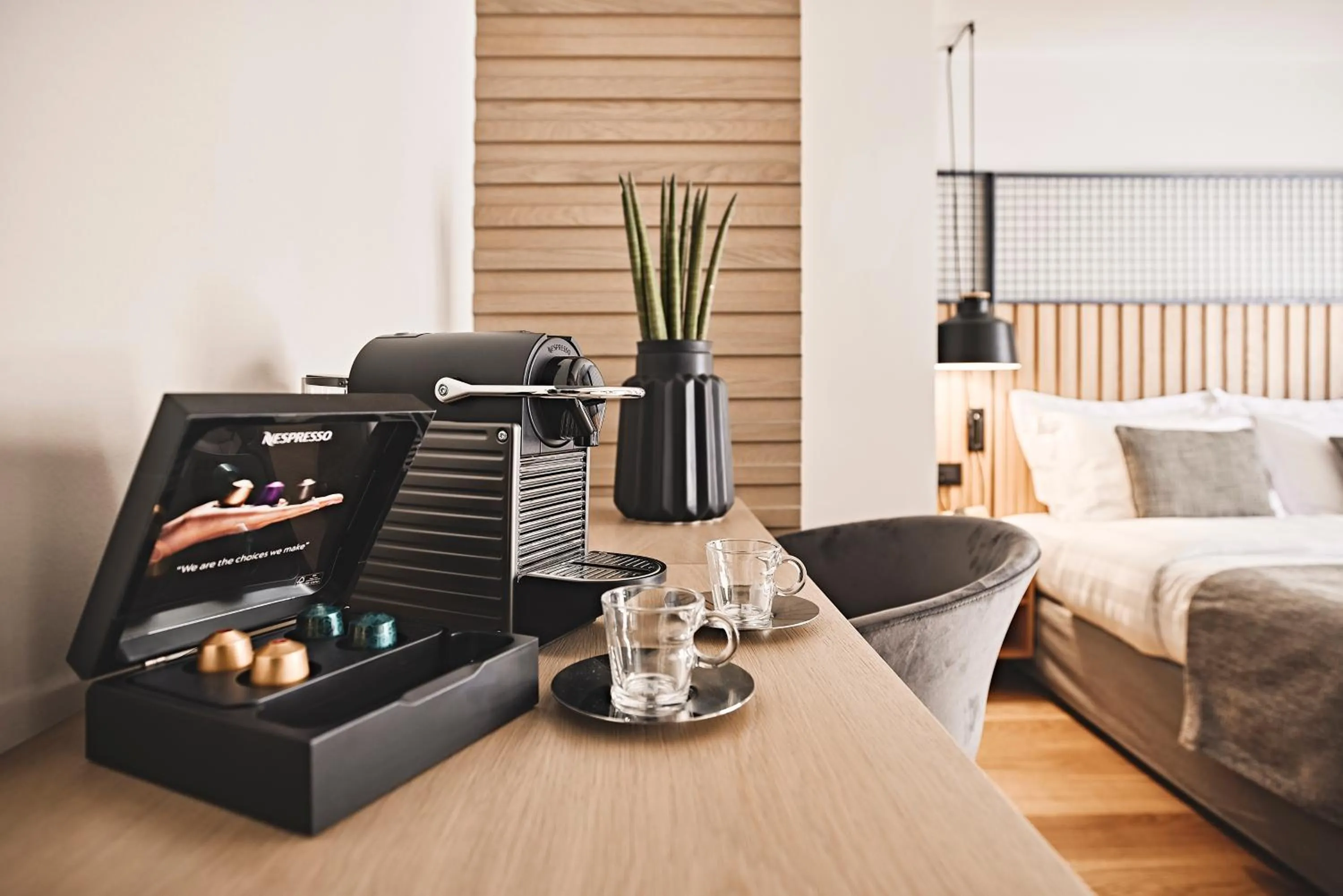 Coffee/tea facilities, Bed in Cama Luxury Suites Glyfada