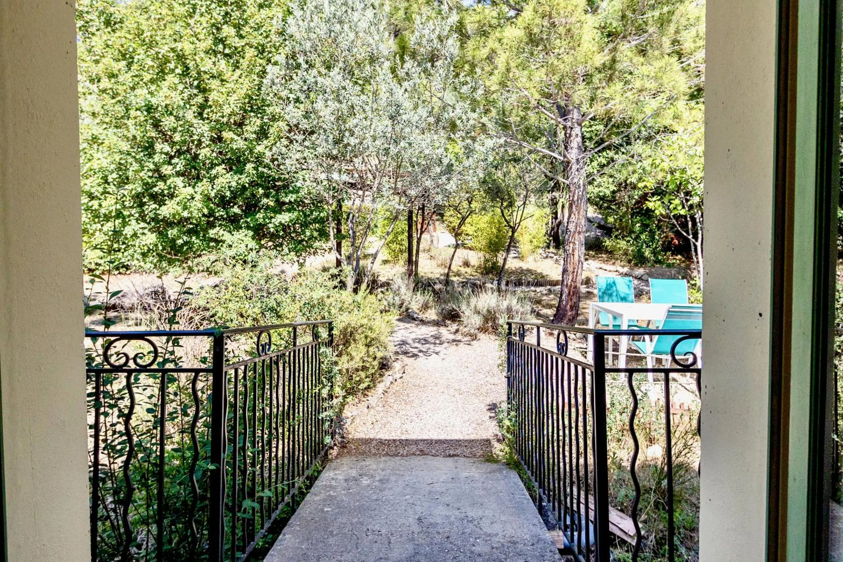 Bedroom in La Villa Tosca