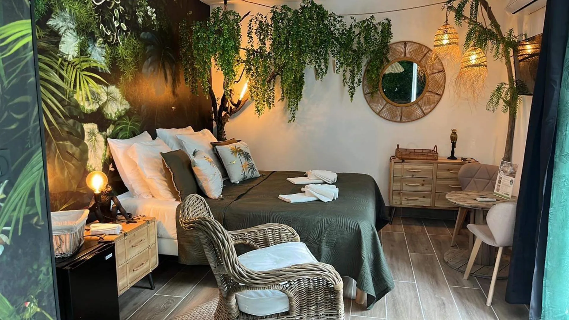 Bedroom in La Villa Tosca