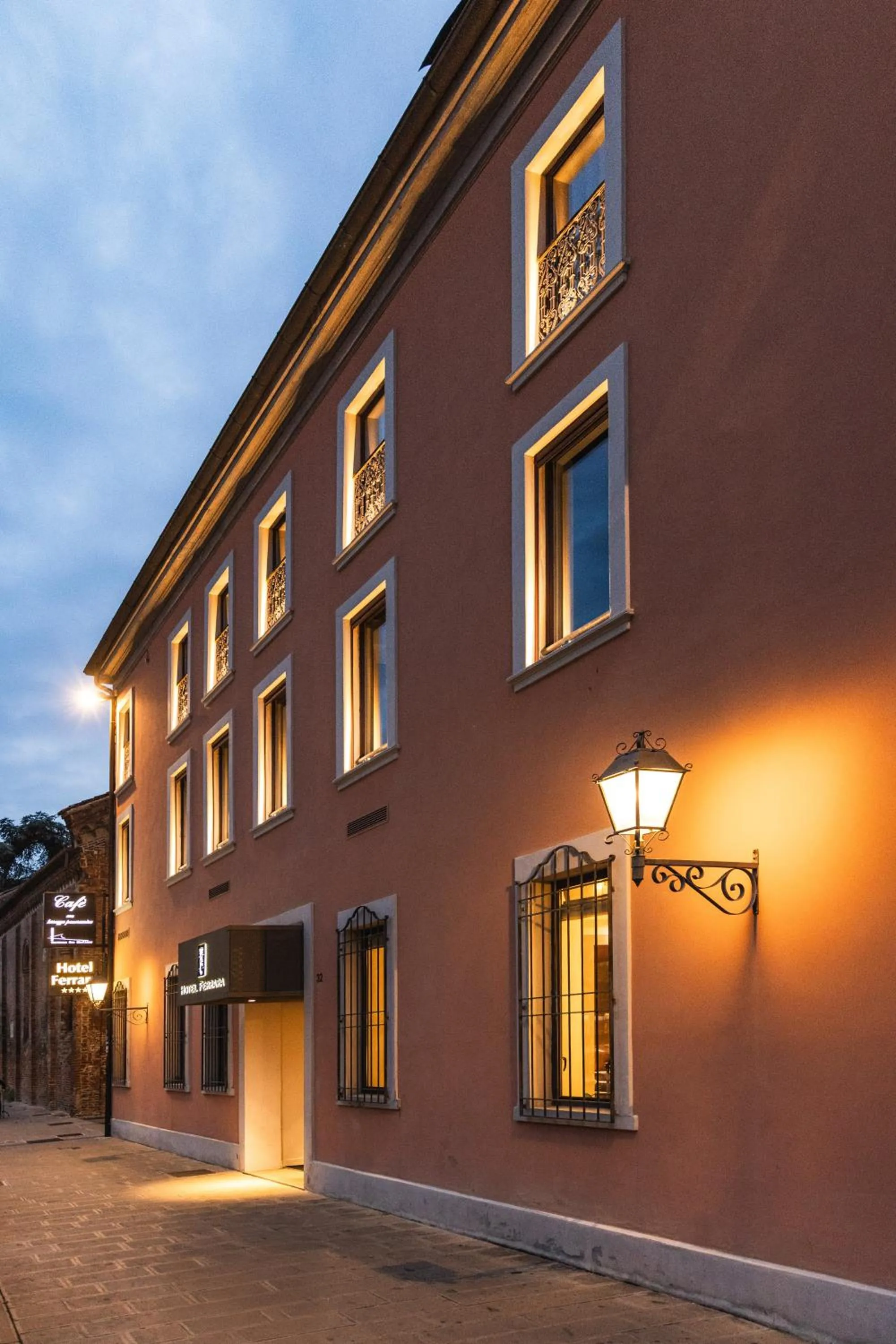 Property building in Casa D'Este - Hotel Ferrara