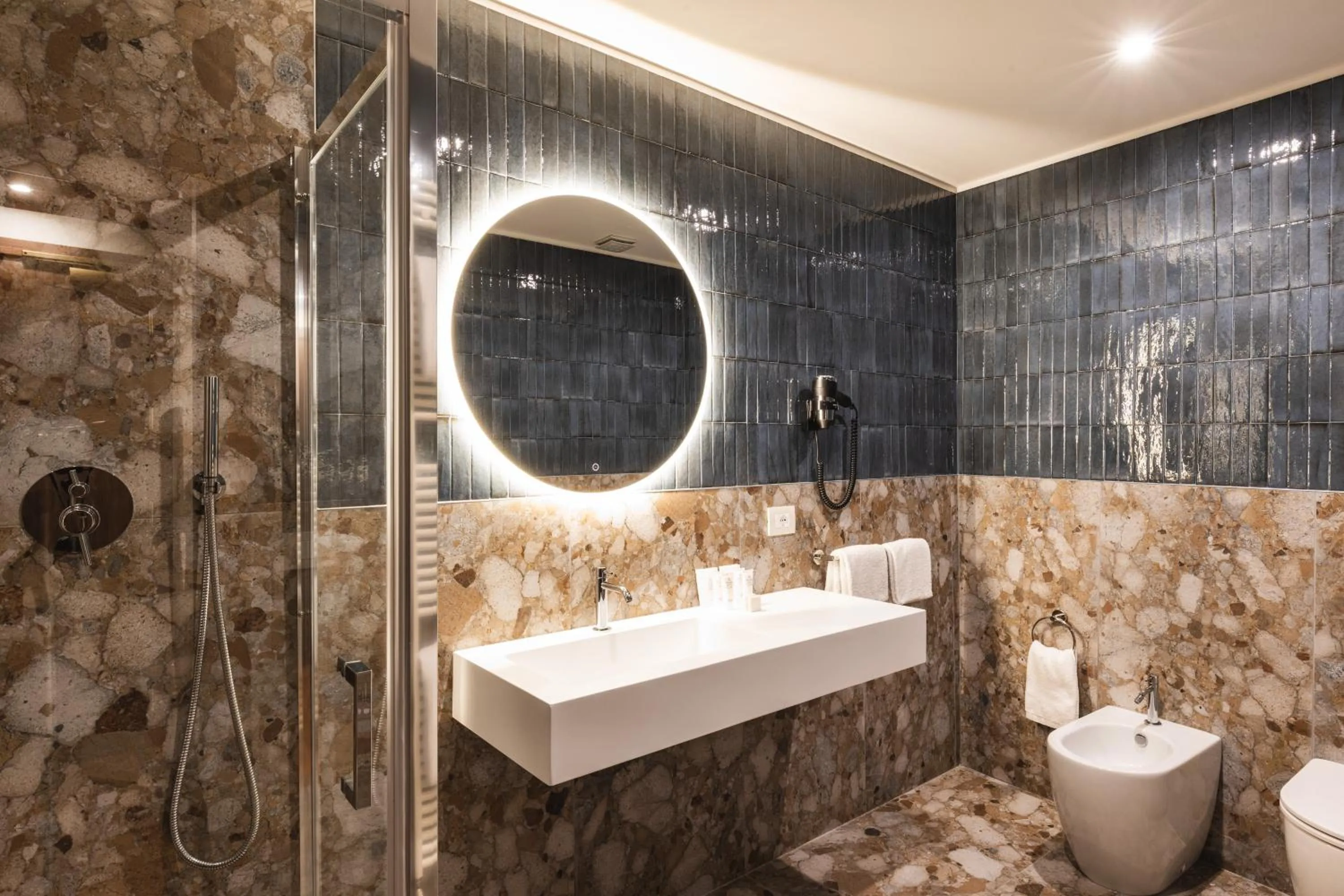 Shower in Casa D'Este - Hotel Ferrara