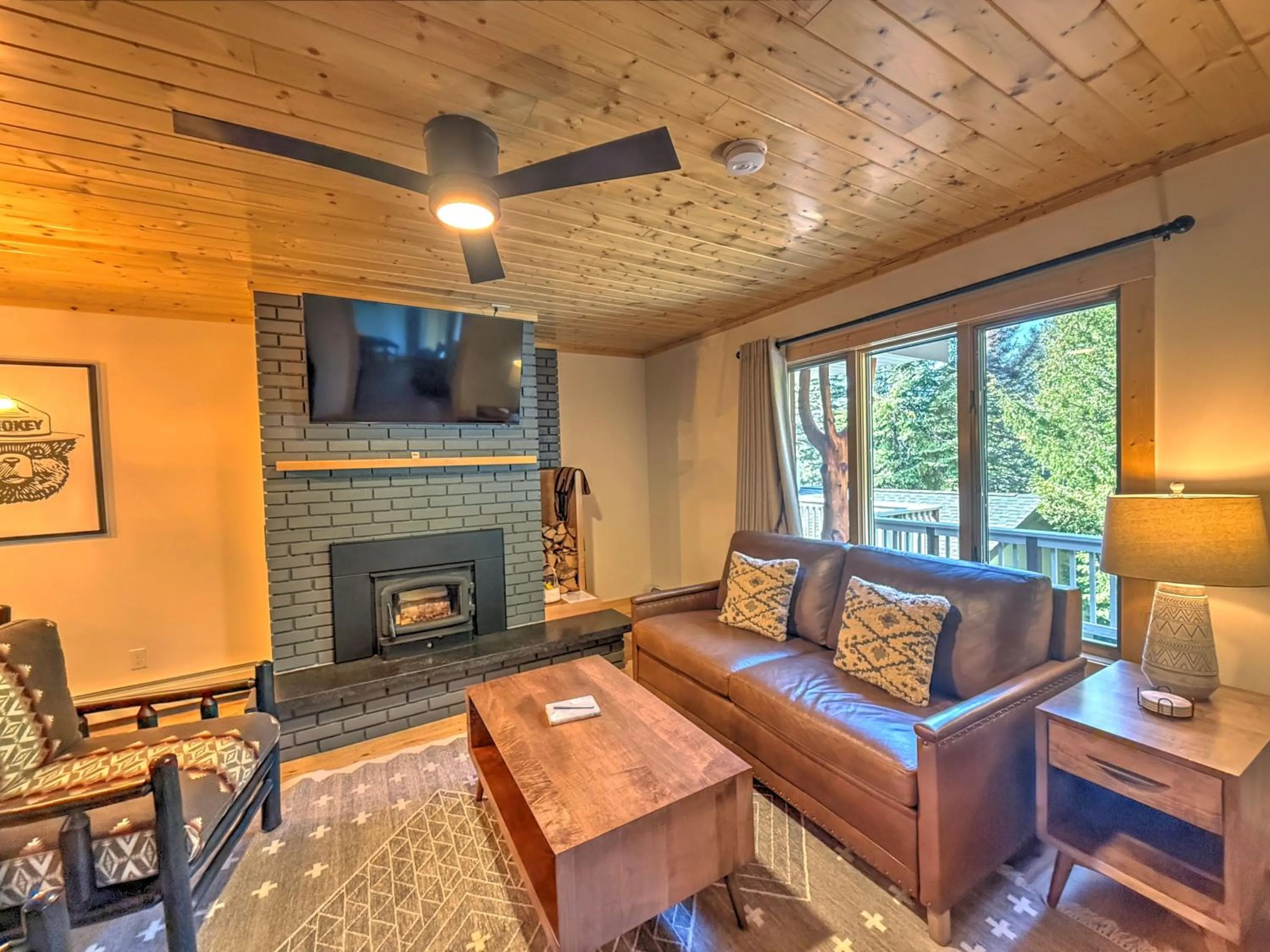 Thomsonite Inn on Lake Superior