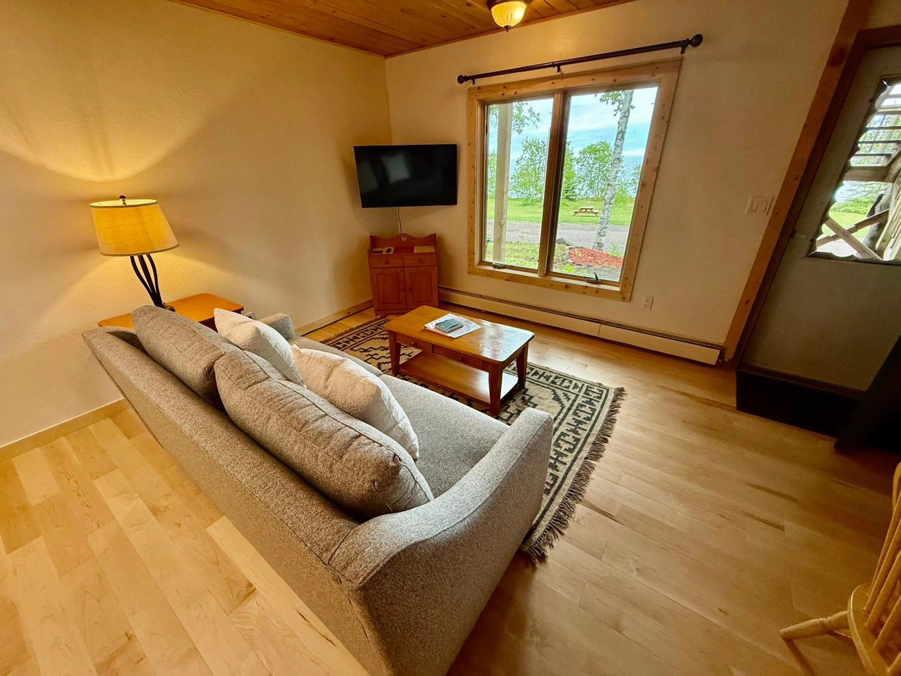 Bed in Thomsonite Inn on Lake Superior