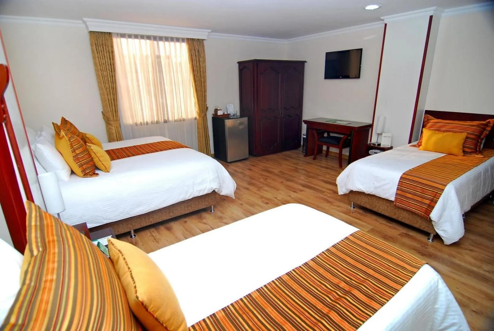 Photo of the whole room, Bed in Hotel Luxor Pereira