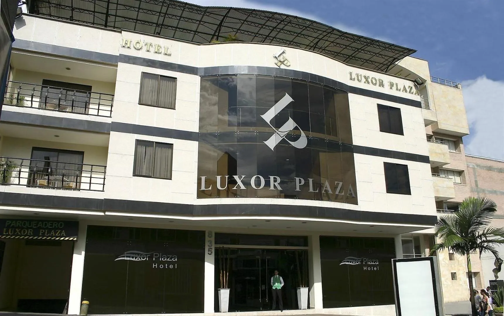 Property building in Hotel Luxor Pereira